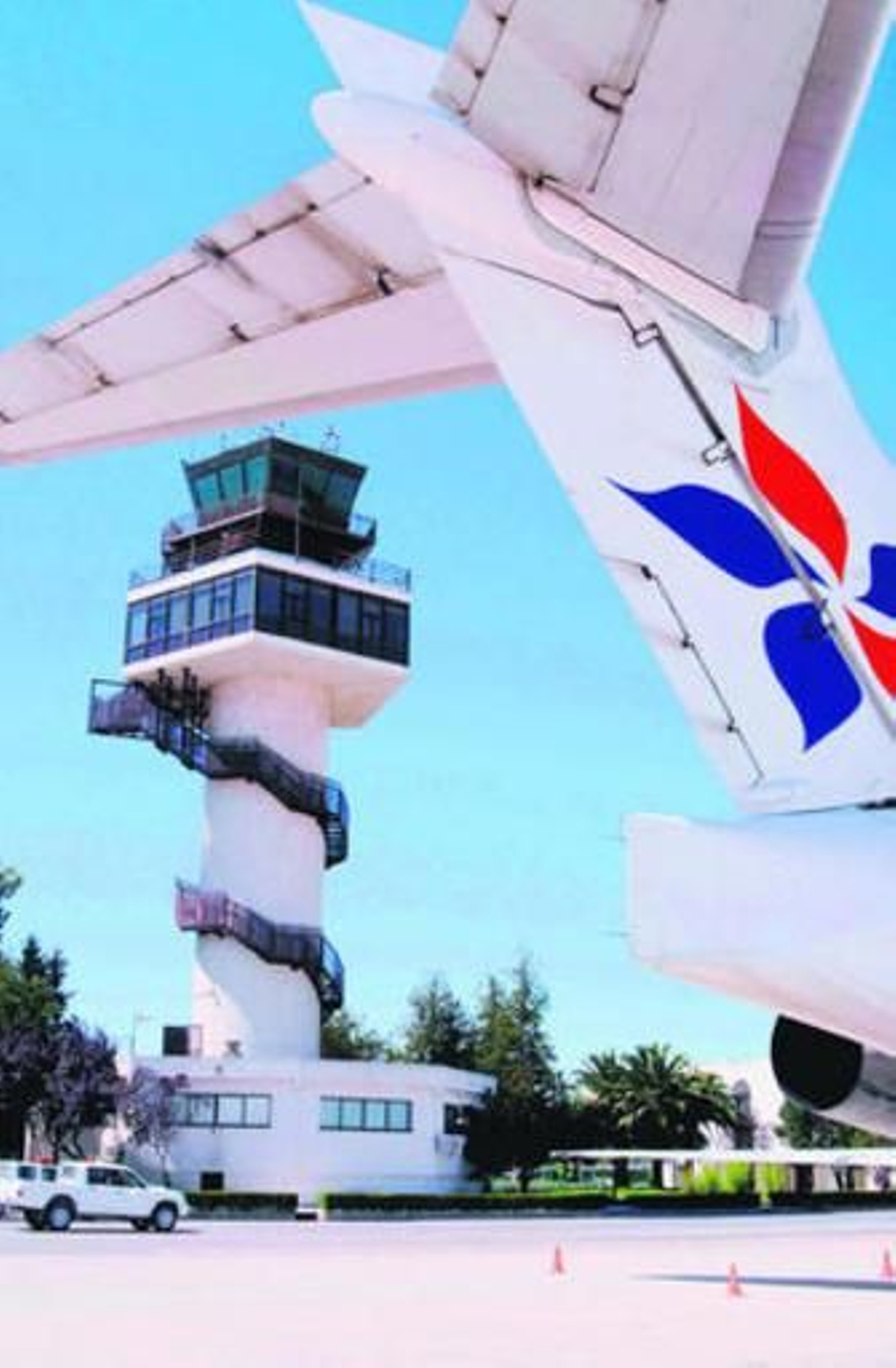 Imagen retrospectiva de la torre de control del aeródromo jerezano.