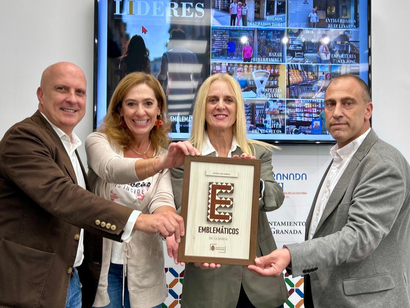 Presentación del galardón que se entregará a los negocios emblemáticos de Granada.