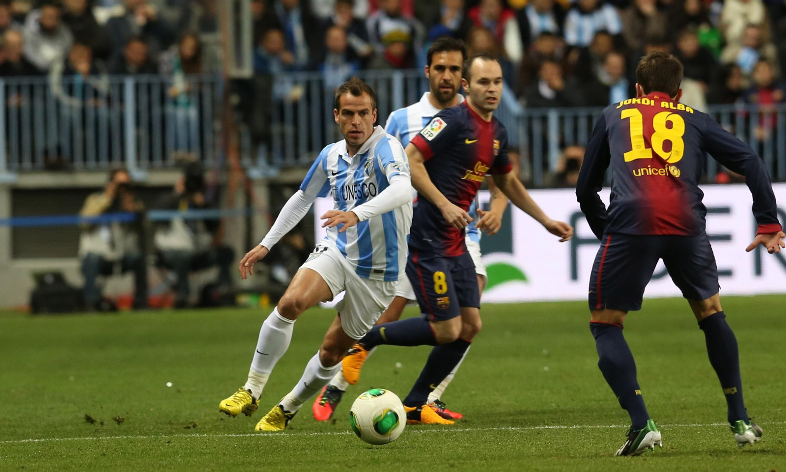 Las fotos de Andrés Iniesta en La Rosaleda con España y el Barcelona Las fotos de Andrés Iniesta en La Rosaleda con España y el Barcelona