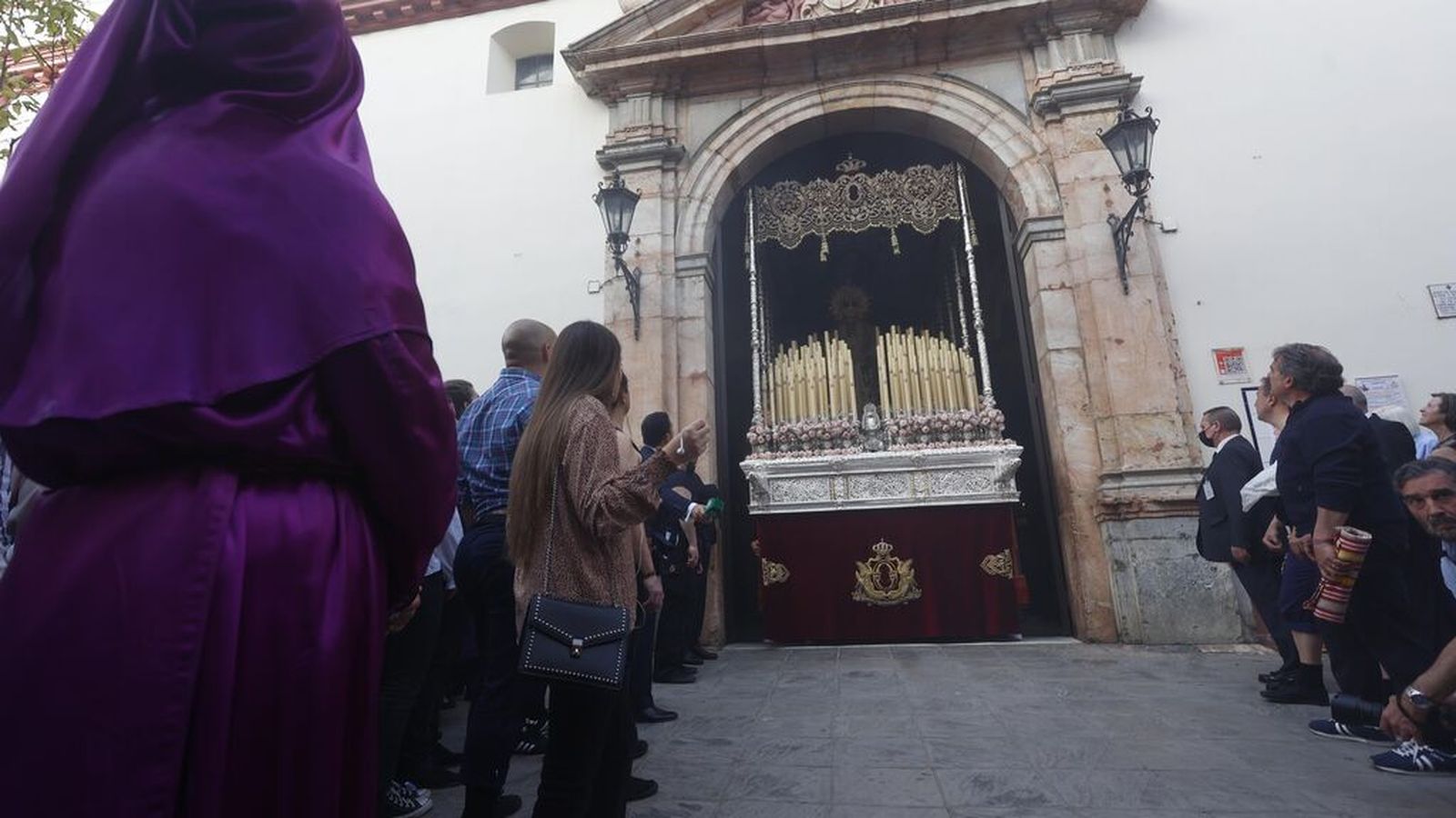 La difícil salida del palio de la O