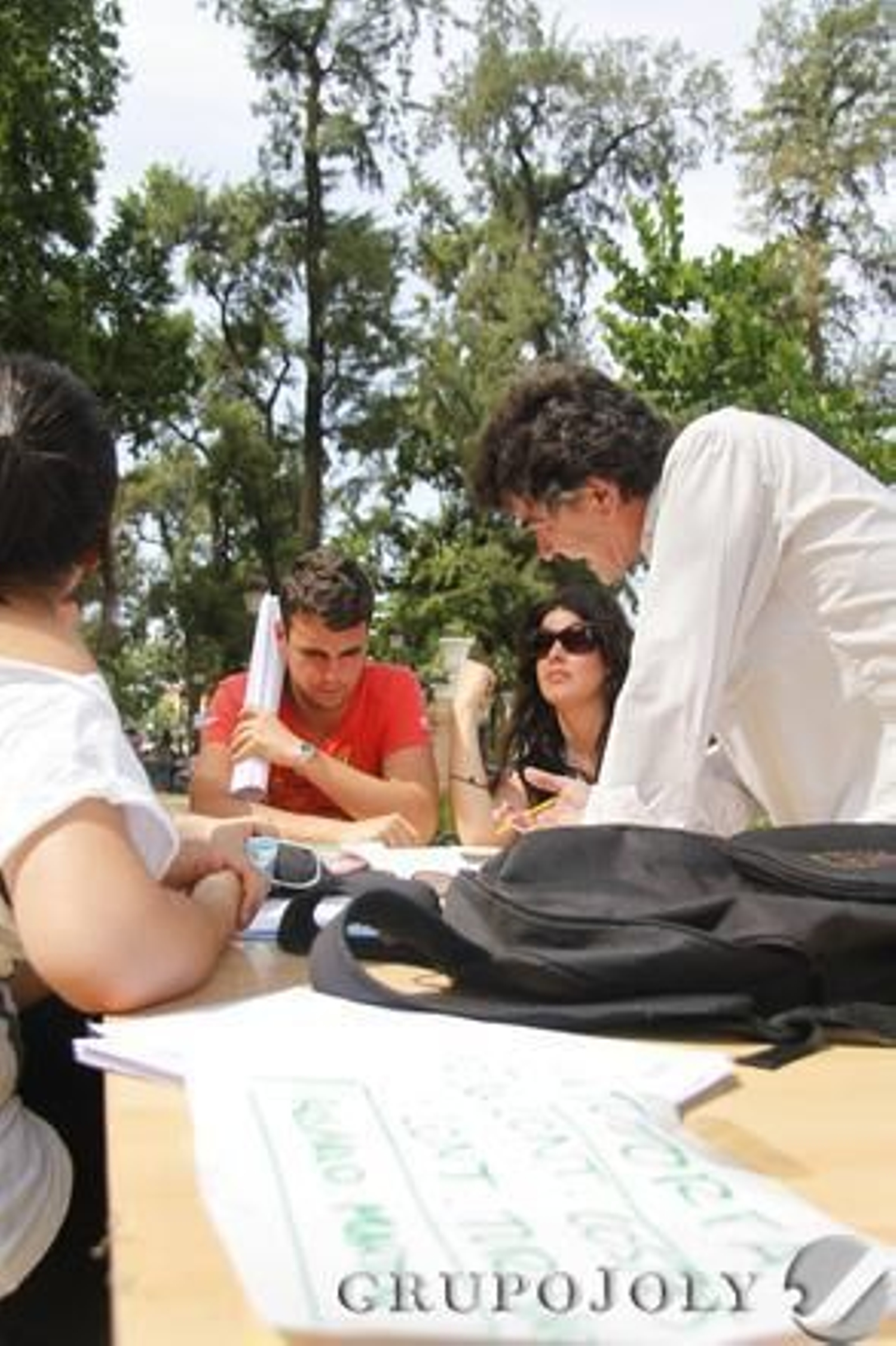 Alumnos y profesores universitarios trasladaron las clases a la calle.

Foto: Victoria Hidalgo