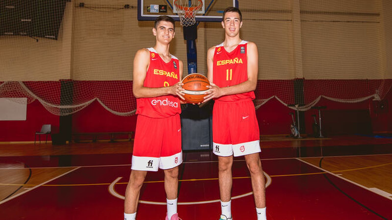 Los dos cajistas, en una concentración con España.