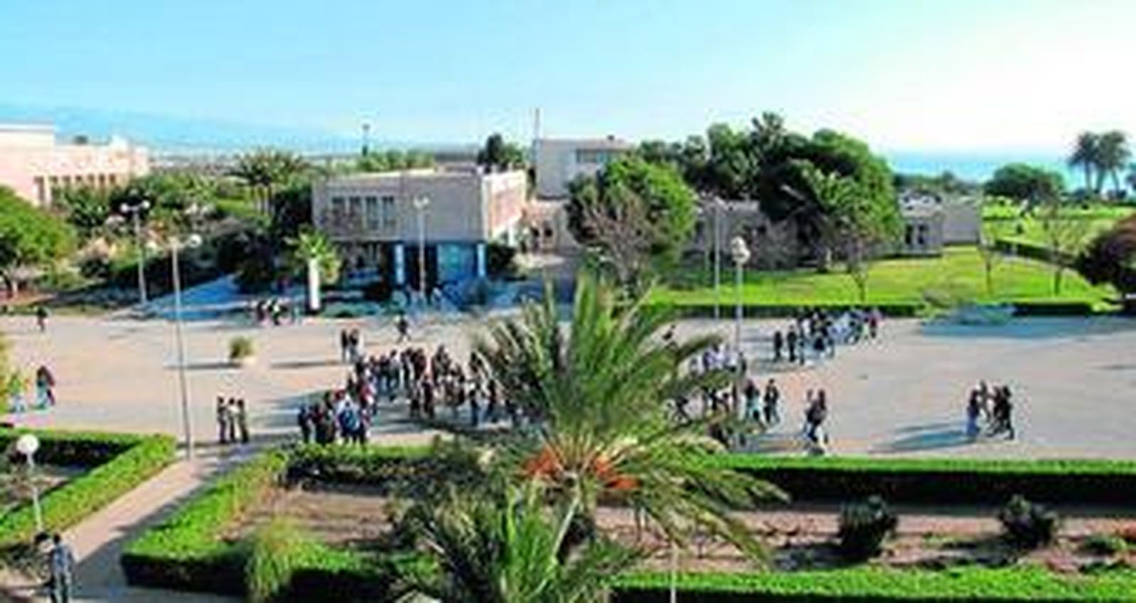 Los alumnos disfrutan de un campus unificado repleto de servicios.