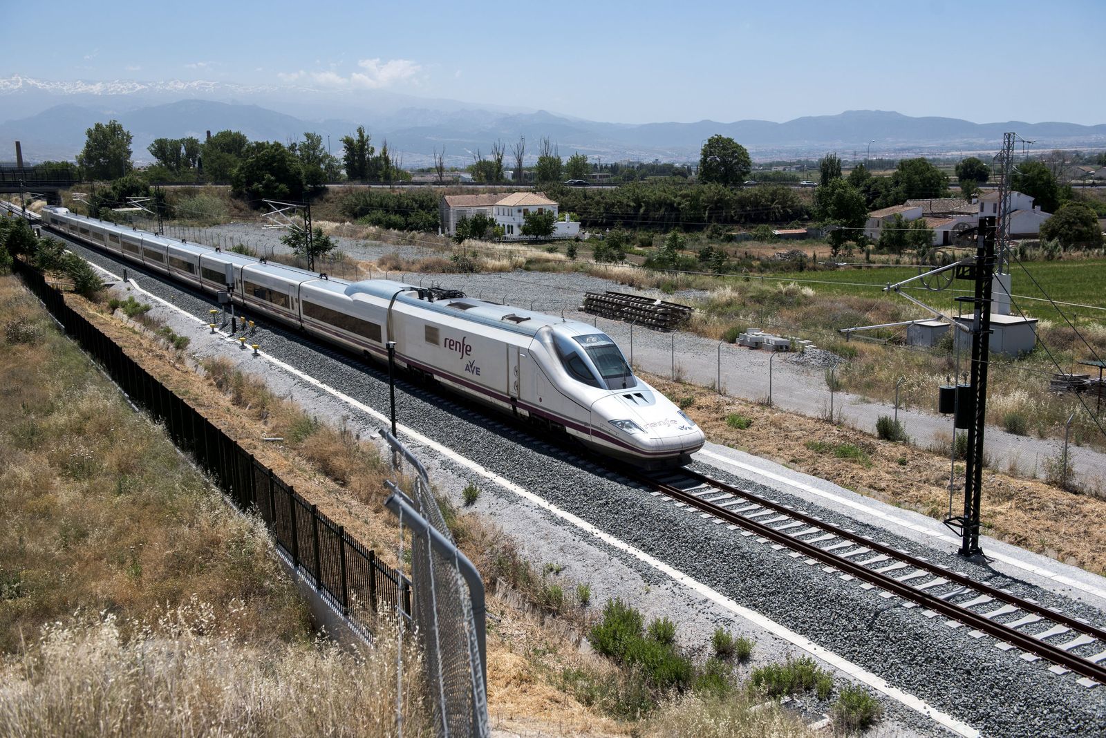 "Asombro" en Unidas Podemos Granada por la supresión de los AVE de apoyo con Madrid