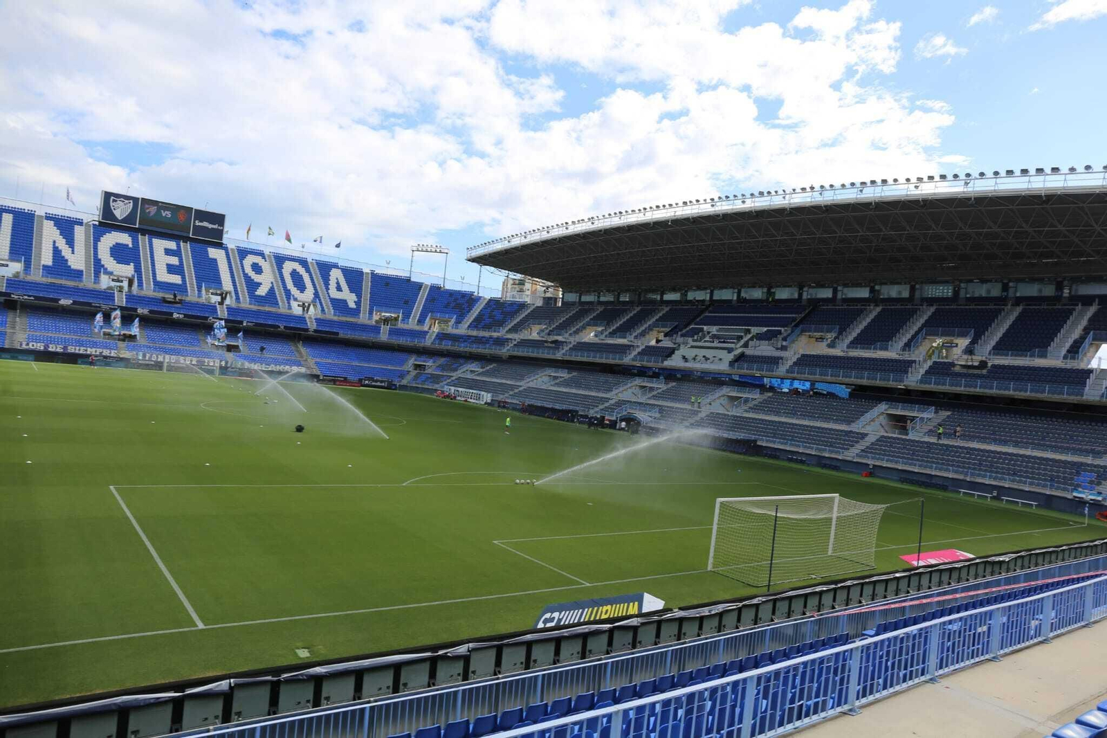 Galería: Llegada del equipo a La Rosaleda antes del Málaga CF-SD Huesca