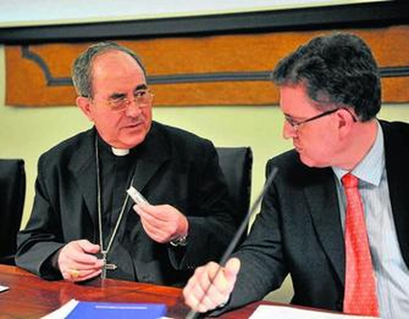Monseñor Asenjo junto al Ecónomo, Alberto Benito.
