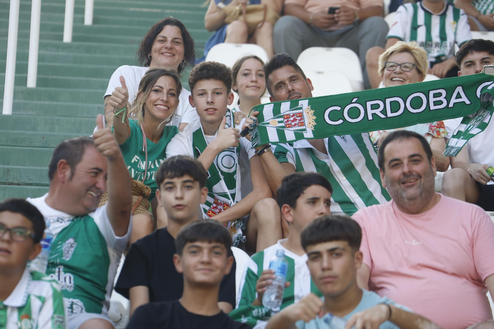 Las mejores fotos del ambiente en El Arcángel para el Córdoba CF - Real Betis