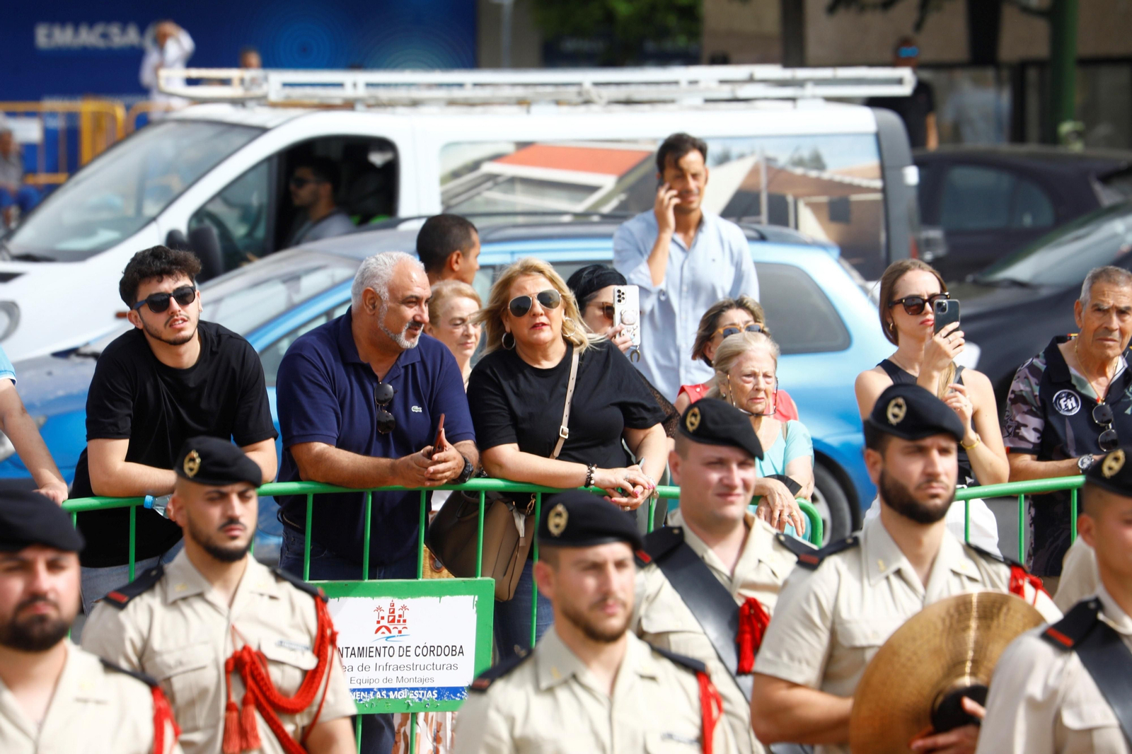 Las fotos del izado de la bandera de España por parte de la BRI X en Córdoba