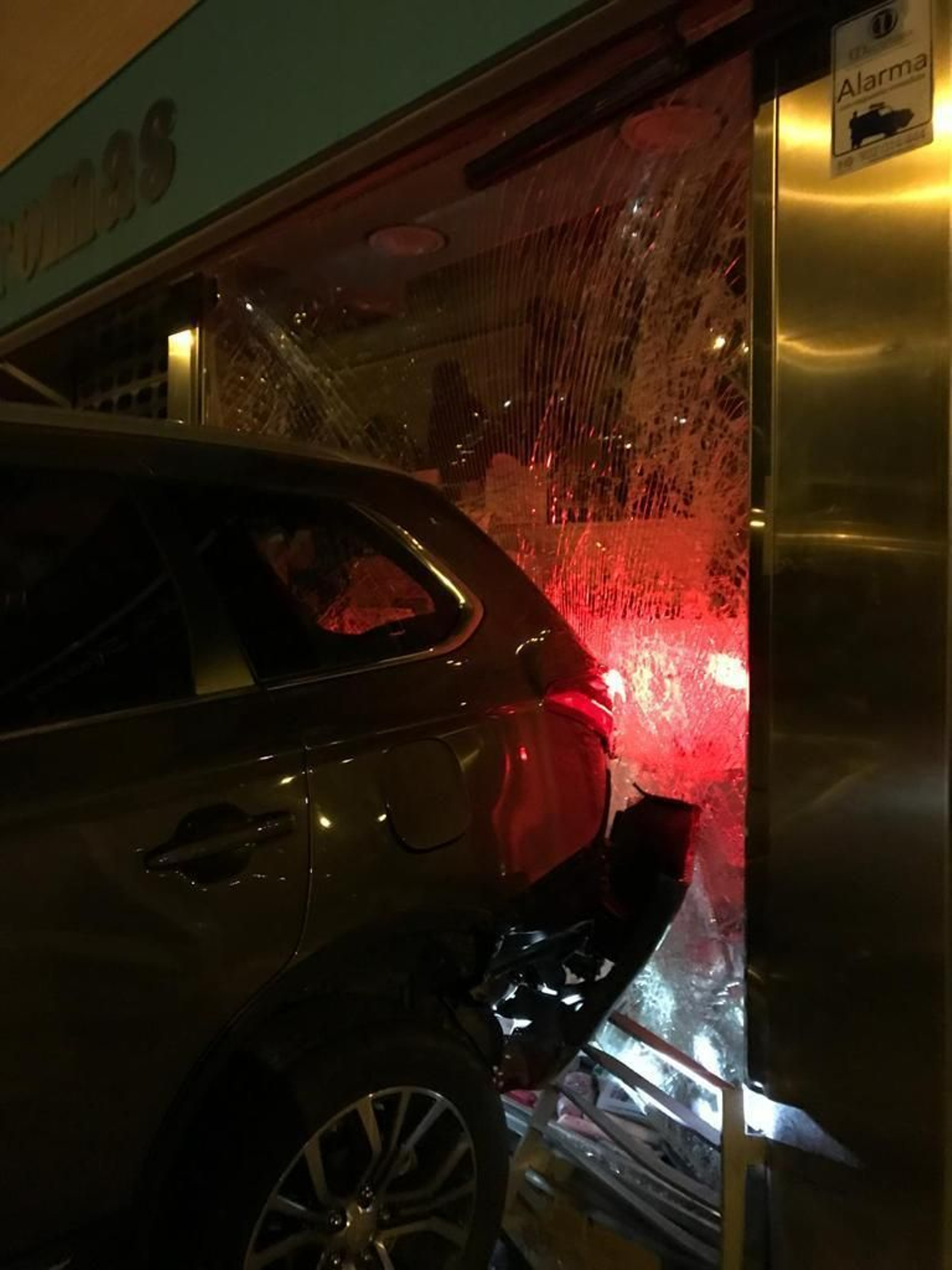 Imágenes de los robos en las perfumerías Aromas