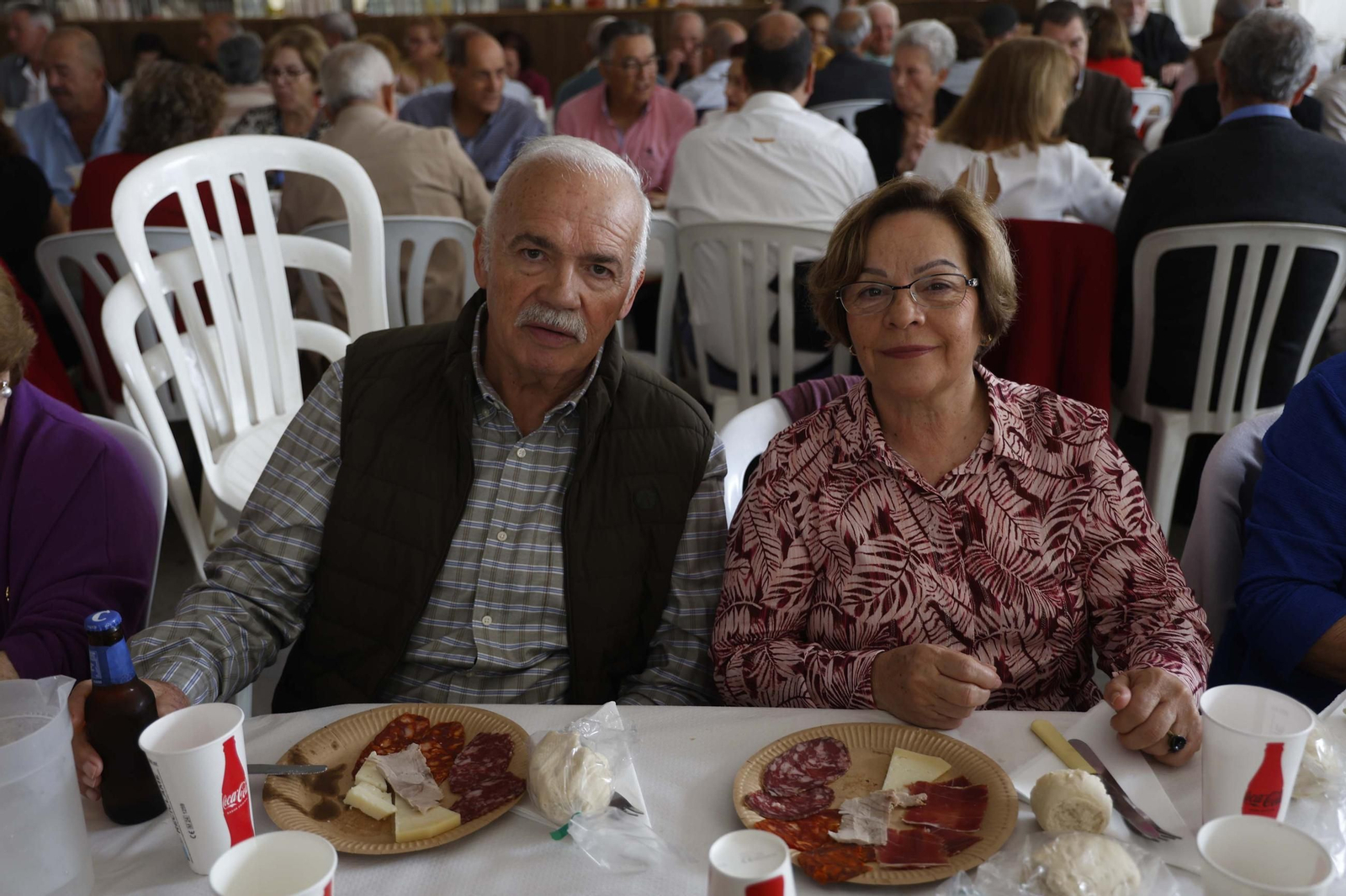Fotos del almuerzo para mayores en la Feria de Castellar