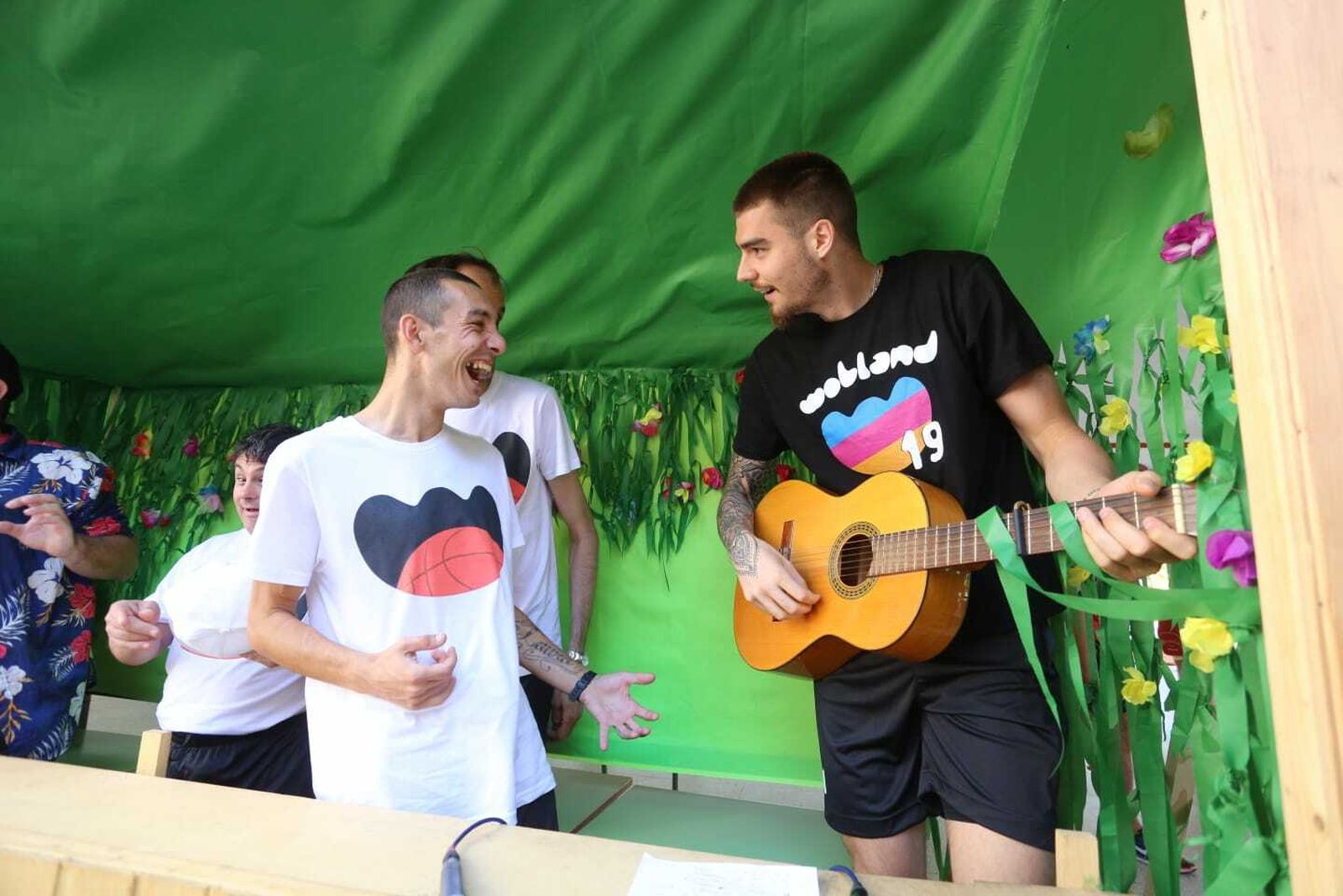 Las fotos de la visita de Juancho Hernangómez al Campus WOB CaixaBank