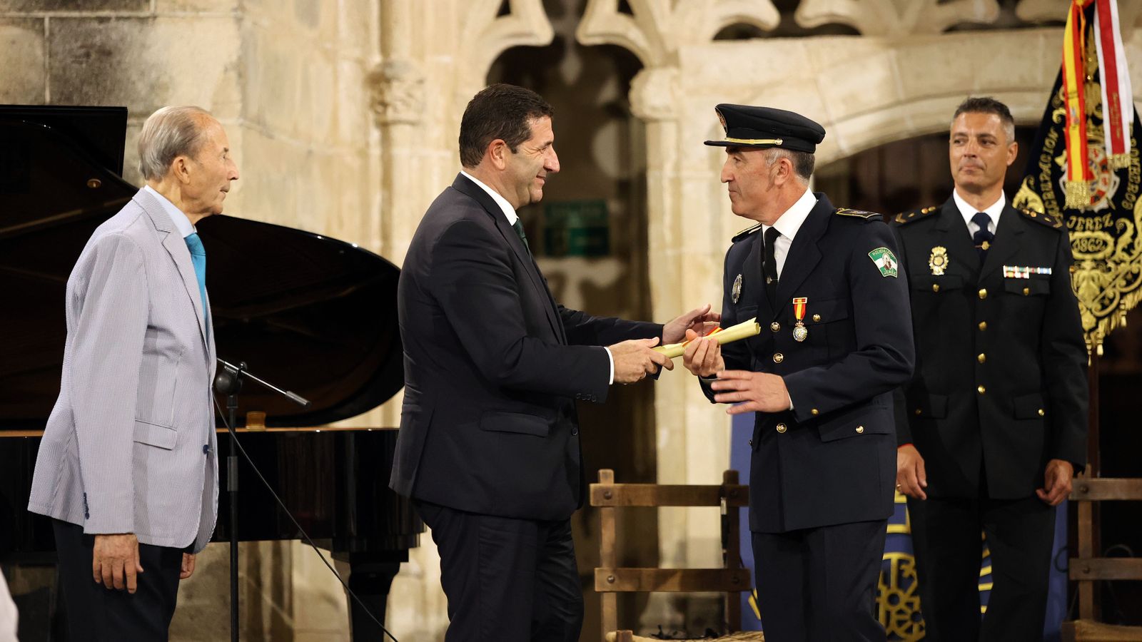 Entrega de medallas de la Asociación Santo Ángel de la Policía Nacional de Jerez