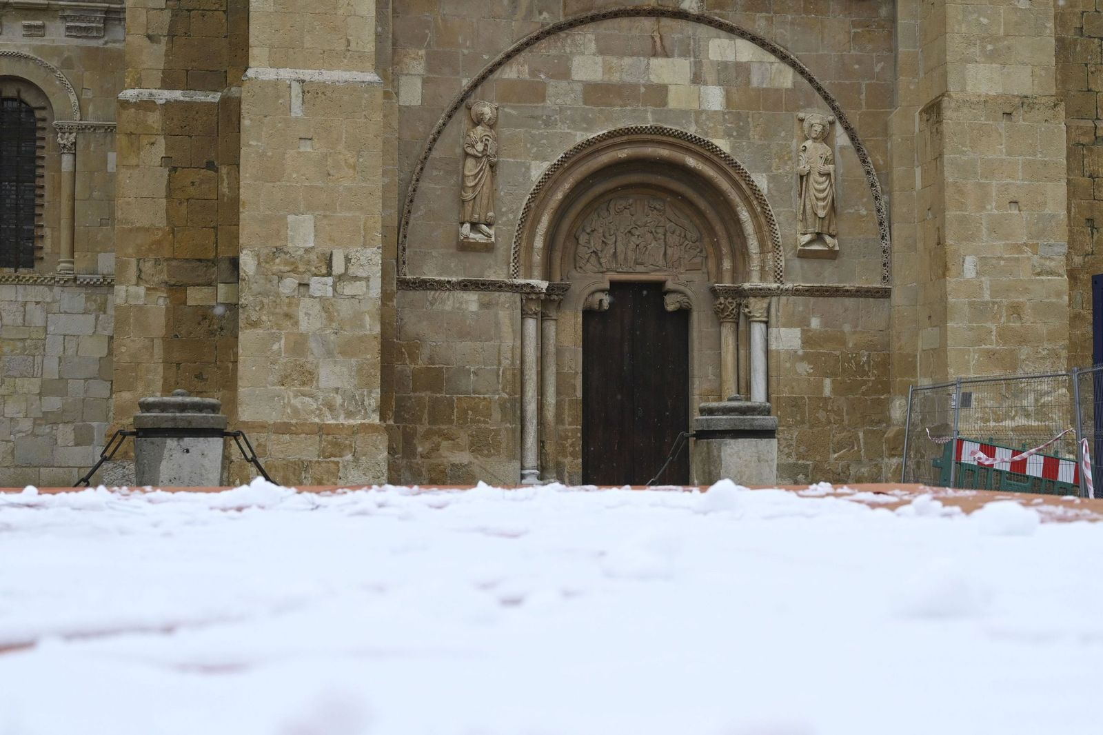 La nieve tiñe de blanco en norte de España