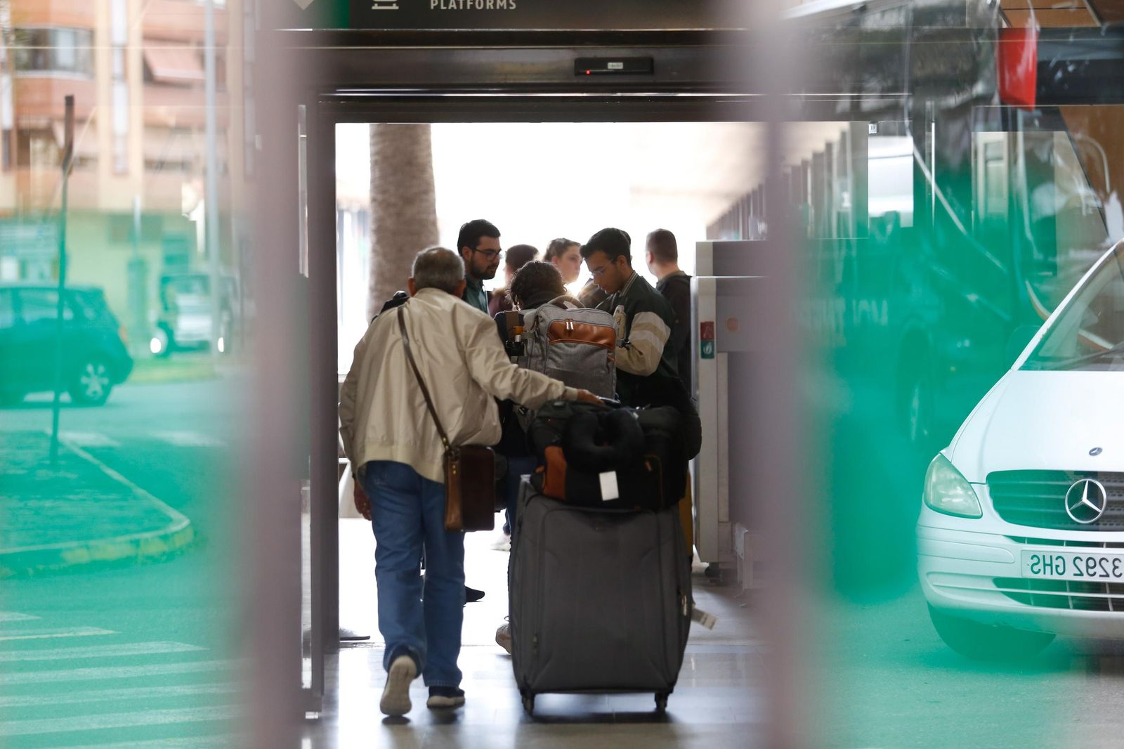 Viajeros en la estación de Algeciras.