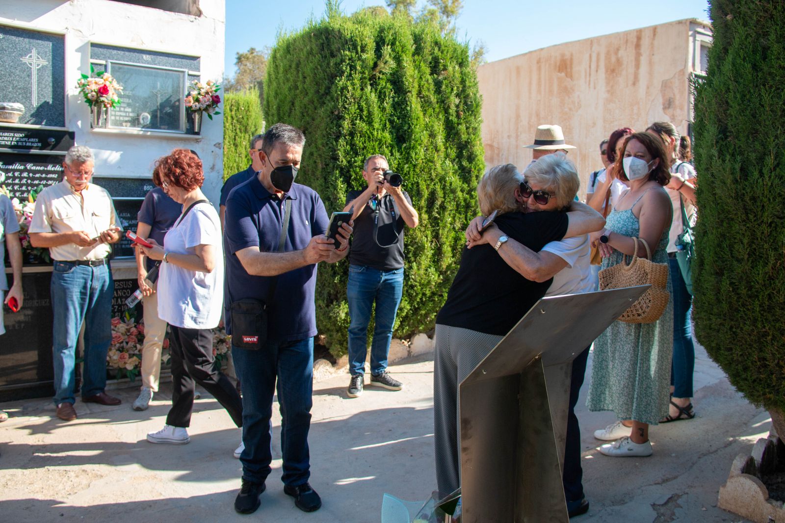 Asociaciones memorialistas rinden homenaje a víctimas del franquismo en la Costa de Granada