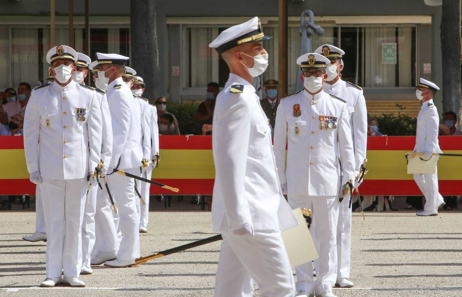 Entrega de despachos en la Escuela de Suboficiales de la Armada