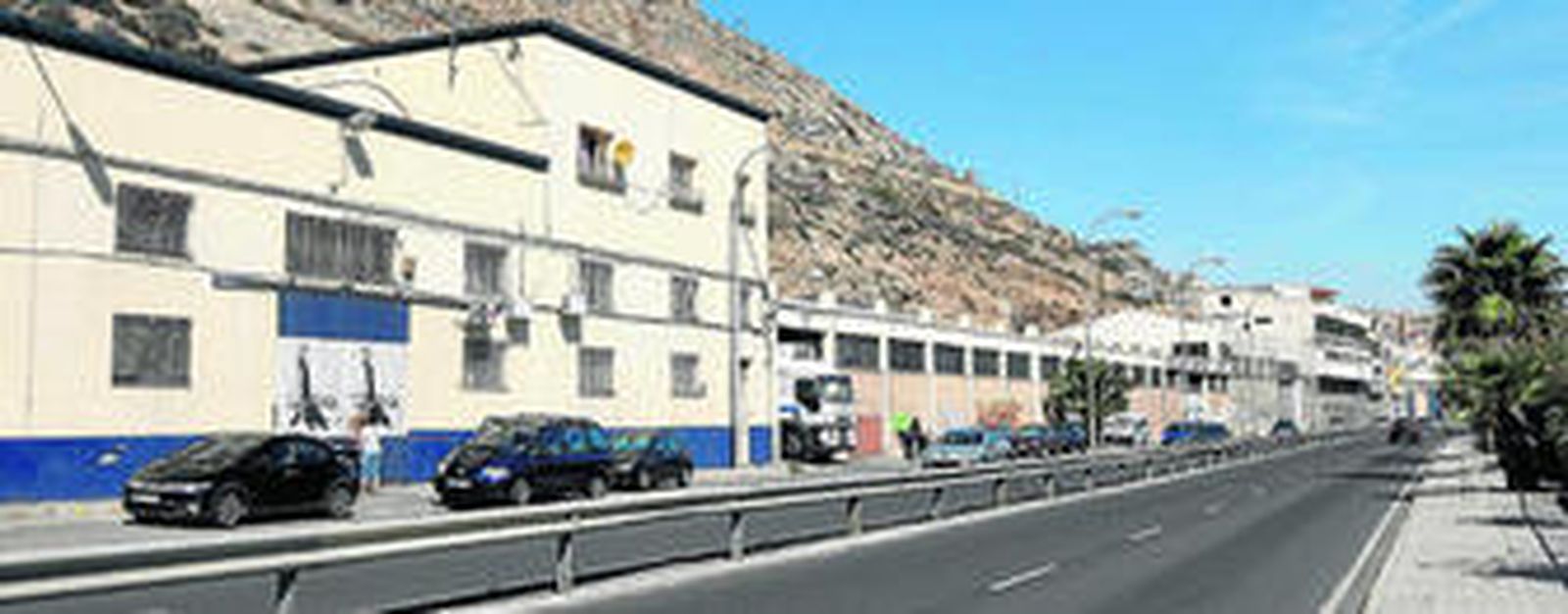 Naves que dejarán paso a una zona verde en Pescadería.