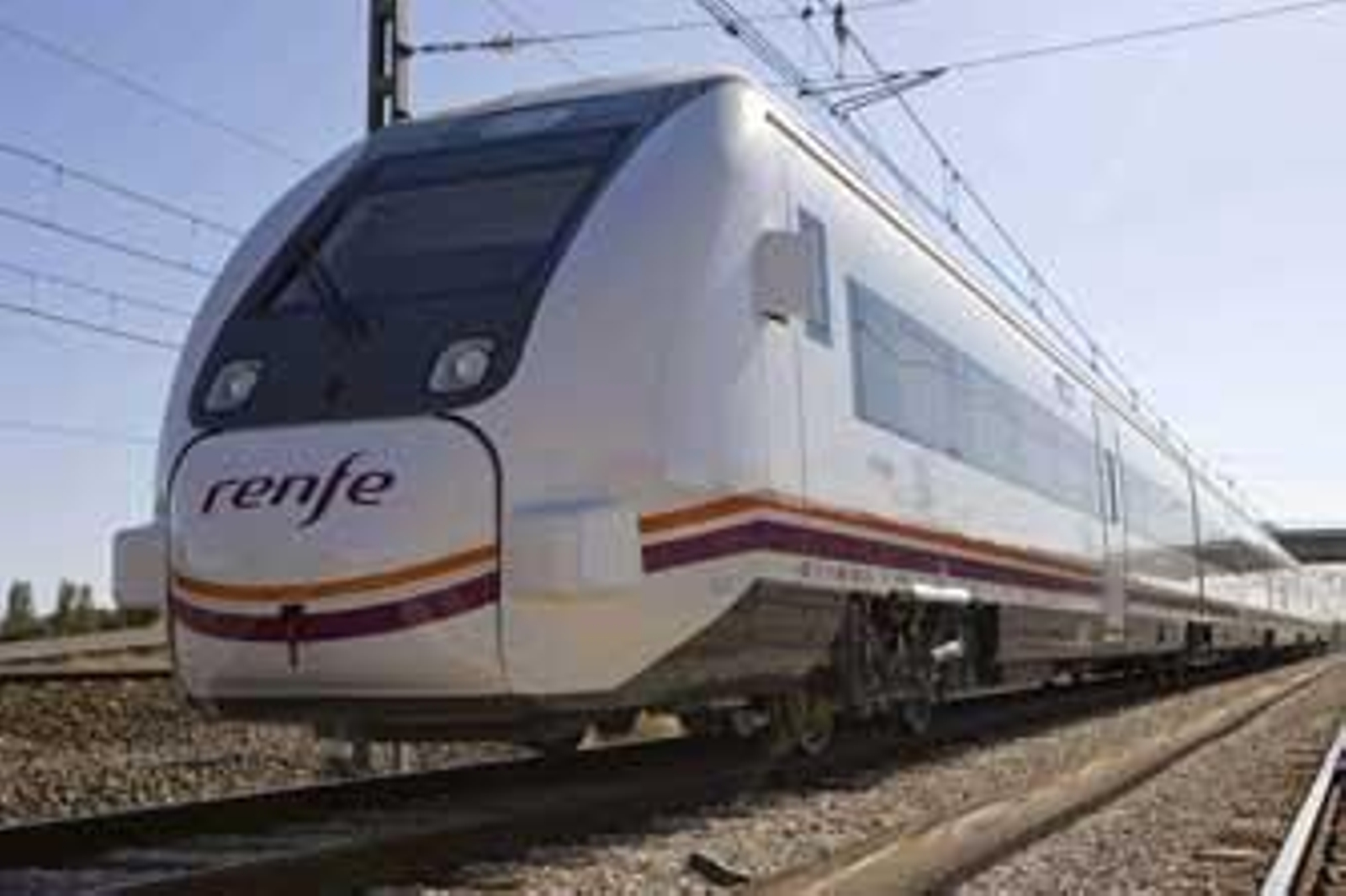 Imagen del nuevo tren S-449 compuesto por cinco vehículos y una longitud de casi 99 metros.