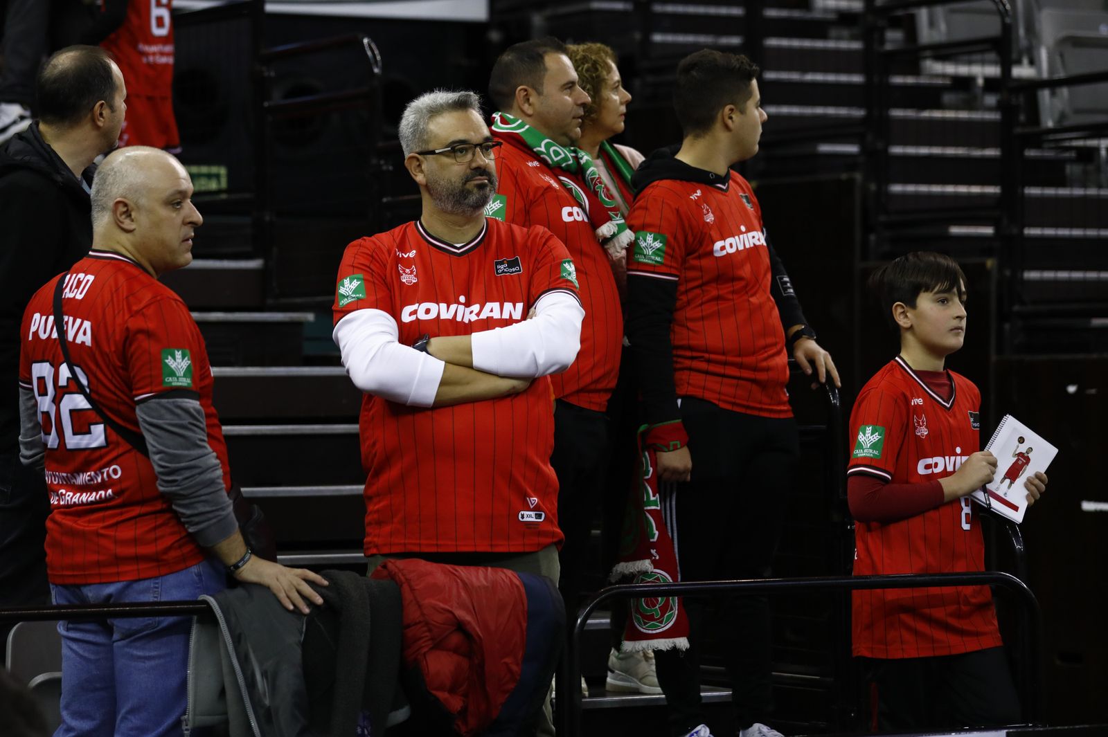 Encuéntrate en la grada del Palacio en el Covirán - Obradoiro