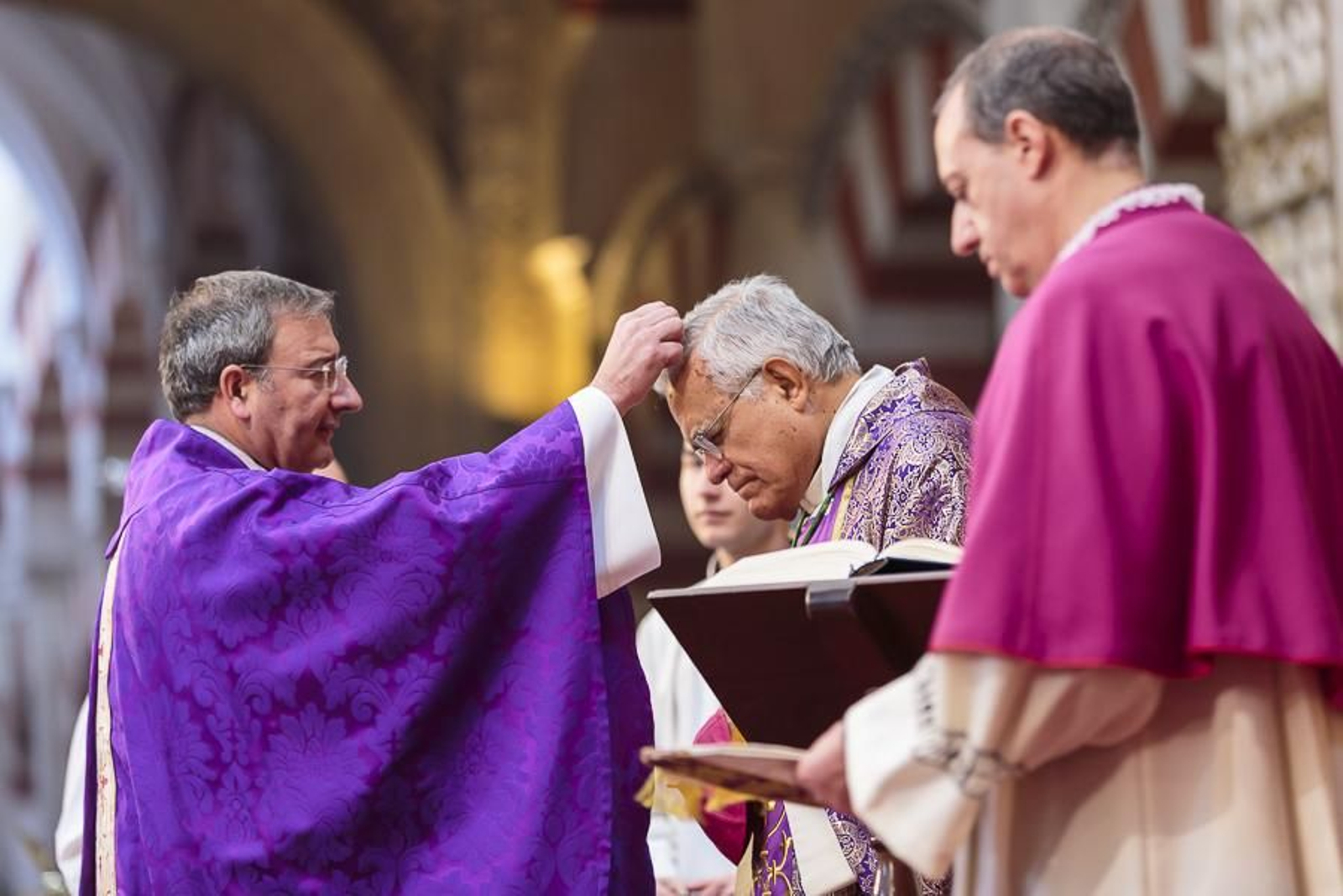 La celebración del Miércoles de Ceniza en la Catedral de Córdoba, en imágenes