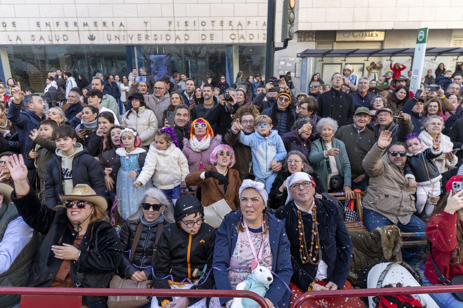 Las mejores imágenes de la Cabalgata del Carnaval de Cádiz 2026