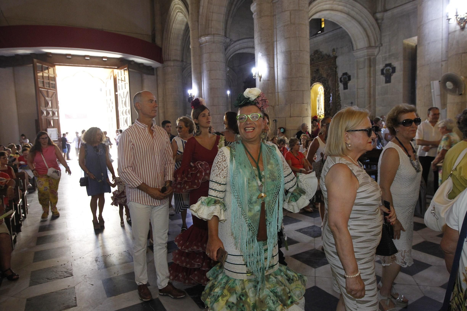 Fotogalería ofrenda floral a la Virgen del Mar. Feria de Almería 2019
