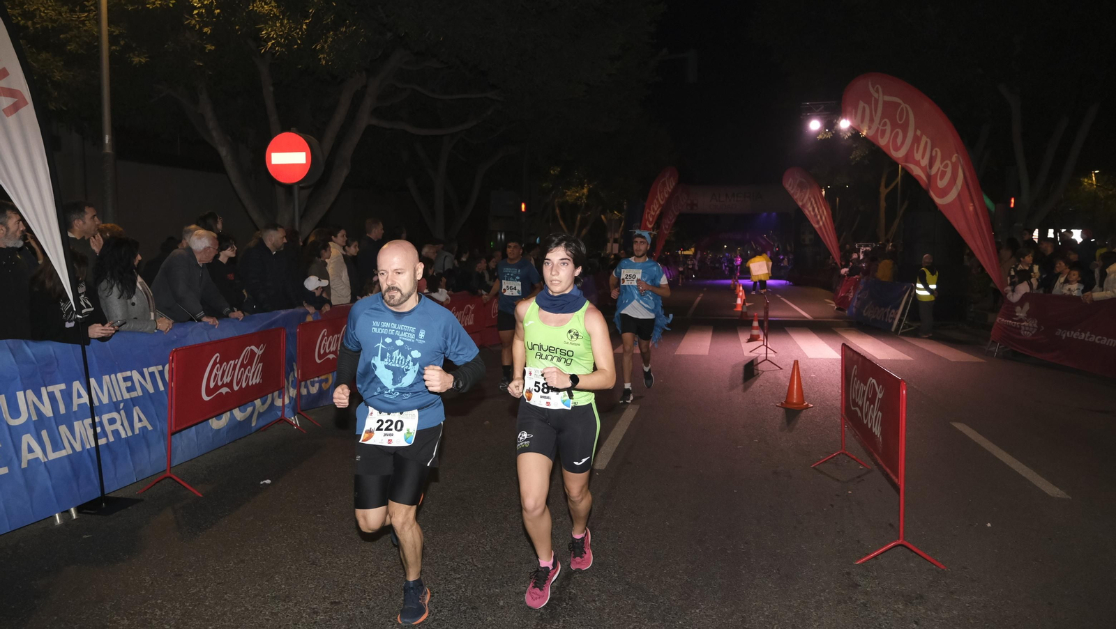Imágenes de la XIV edición de la San Silvestre de Almería