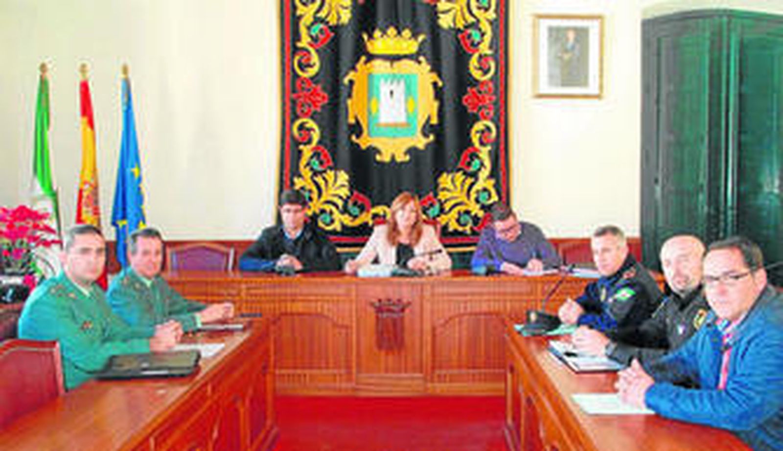 Esperanza Pérez, alcaldesa de Níjar, presidió en la mañana de ayer la Junta Local de Seguridad que contó con la presencia de responsables de todas las administraciones.