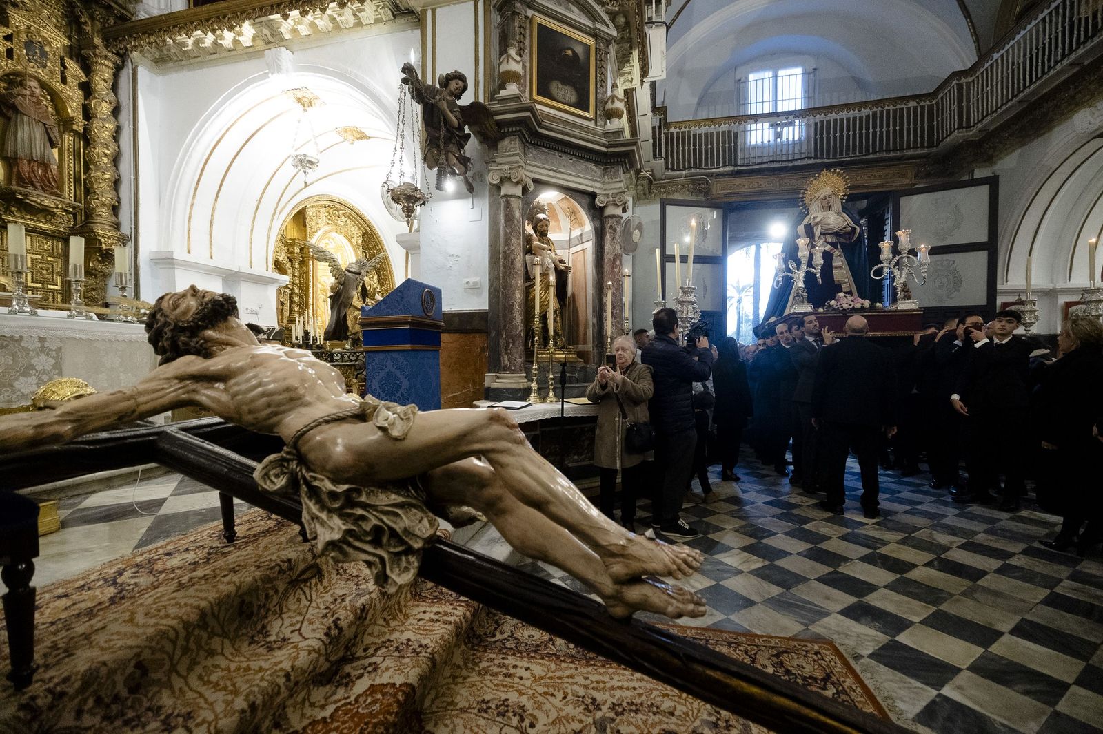 Las imágenes de los traslados de las cofradías de Santa Cruz