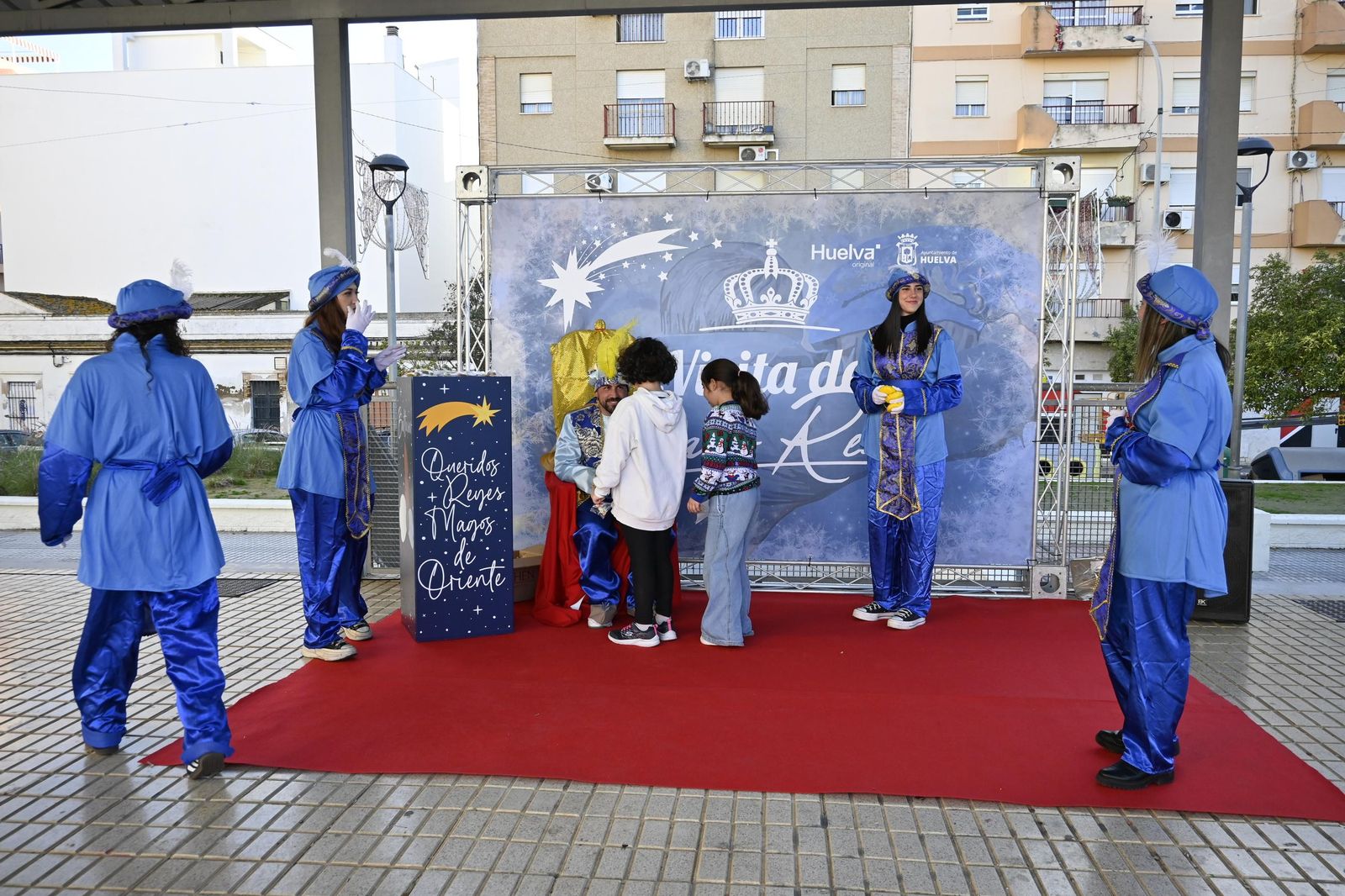 Recogida de cartas del paje real en la plaza Miguel Raya en el Molino, en imágenes