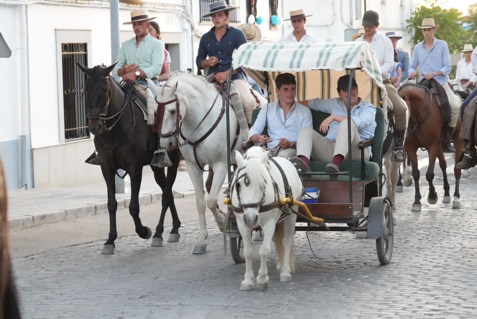 La romería de la Virgen de Luna del Lunes de Pentecostés en Villanueva de Córdoba, en imágenes