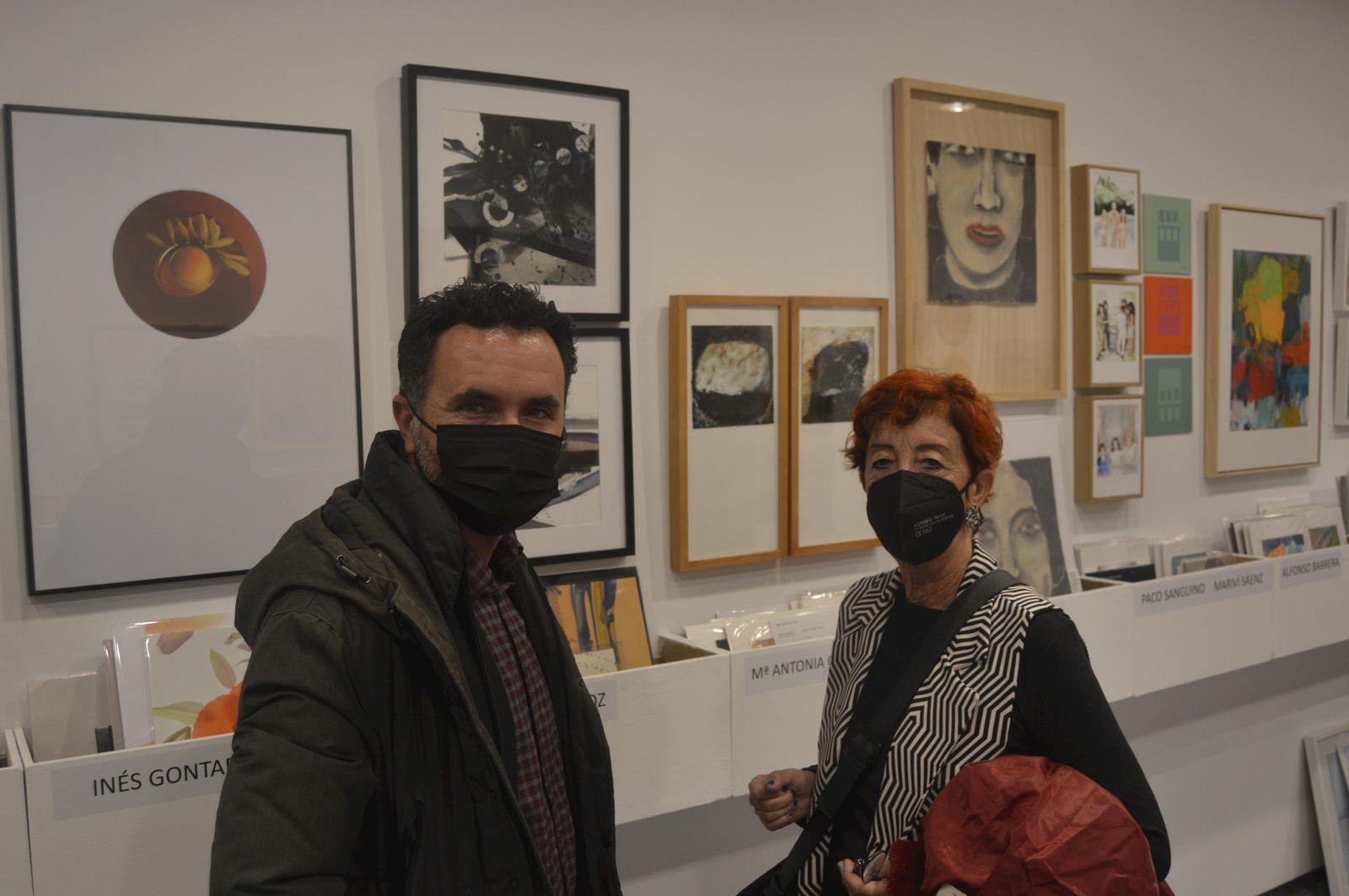 Los artistas, José de la Flor y Marisa Bascuñana, durante la visita  al Mercado del Arte.