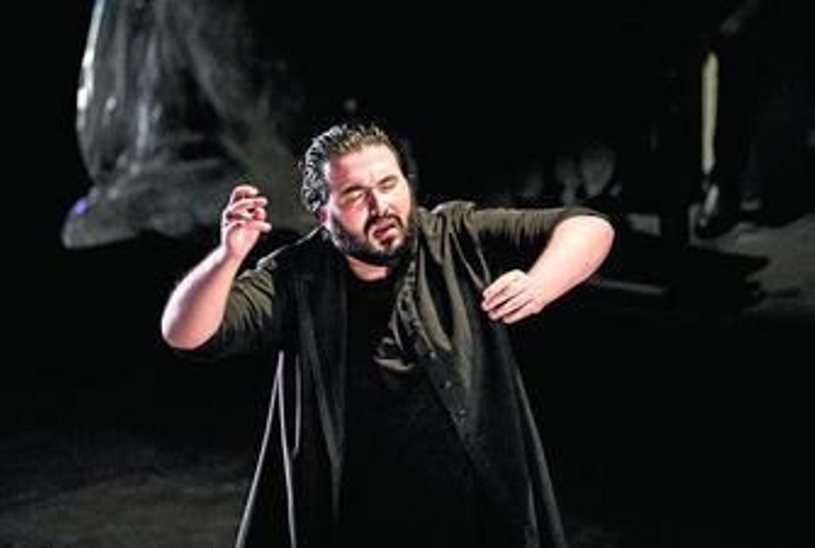 Rafael Estévez, durante la representación del espectáculo 'Bailables' el pasado domingo en el Teatro Central.