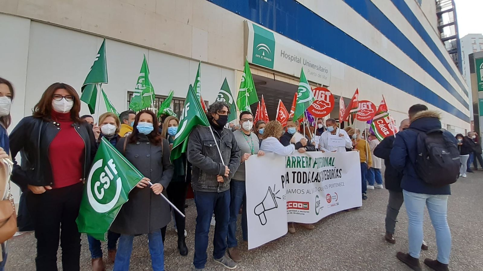 La protesta se produjo a las puertas del Hospital Puerta del Mar de Cádiz