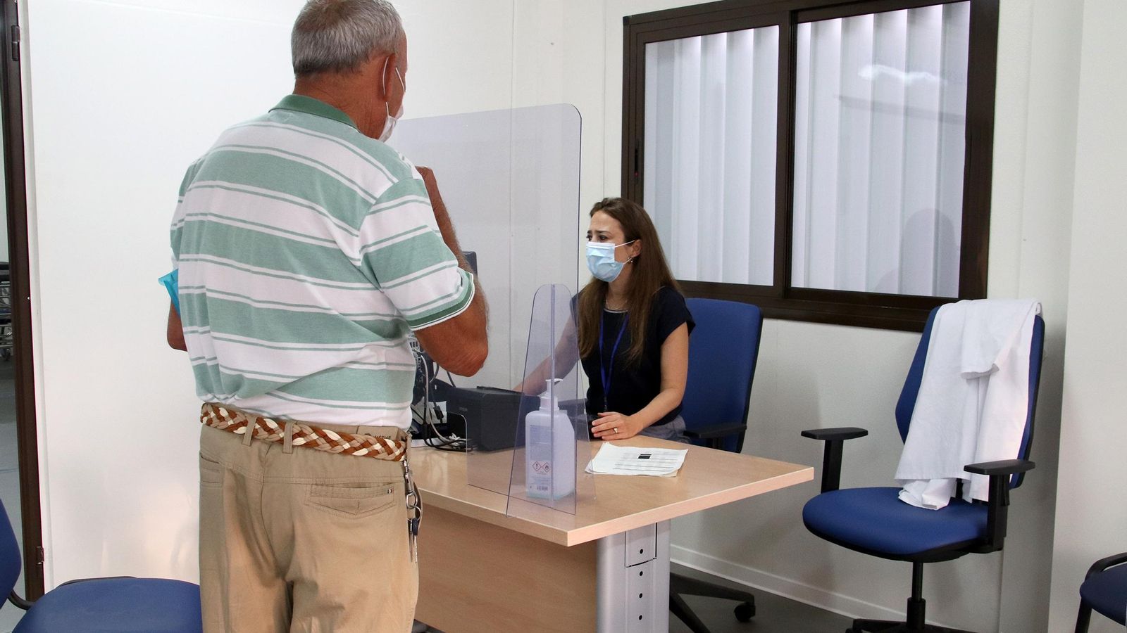 Personal administrativo en el punto de Atención al Ciudadano. Personal administrativo en el punto de Atención al Ciudadano.