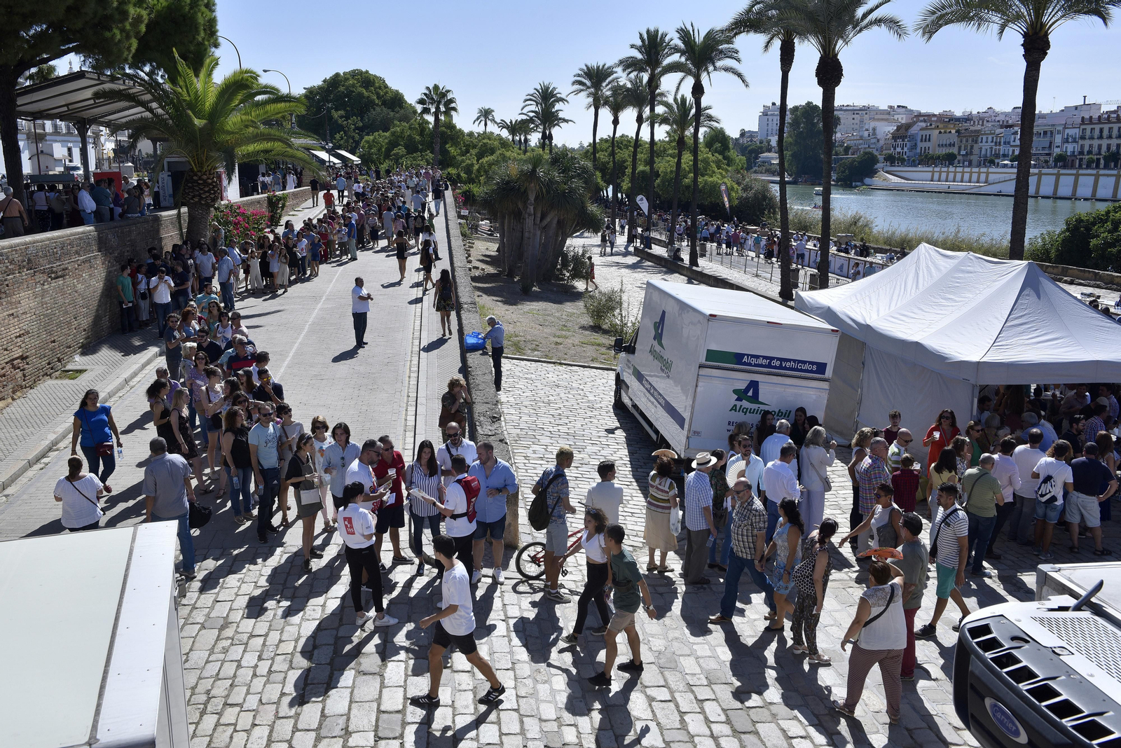 La barra de tapas más larga del mundo, en Sevilla