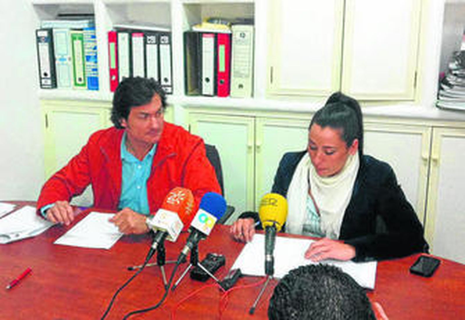 Imagen de Diego Sánchez Rull y Rocío Arrabal, ayer durante una rueda de prensa en la sede municipal del PSOE.