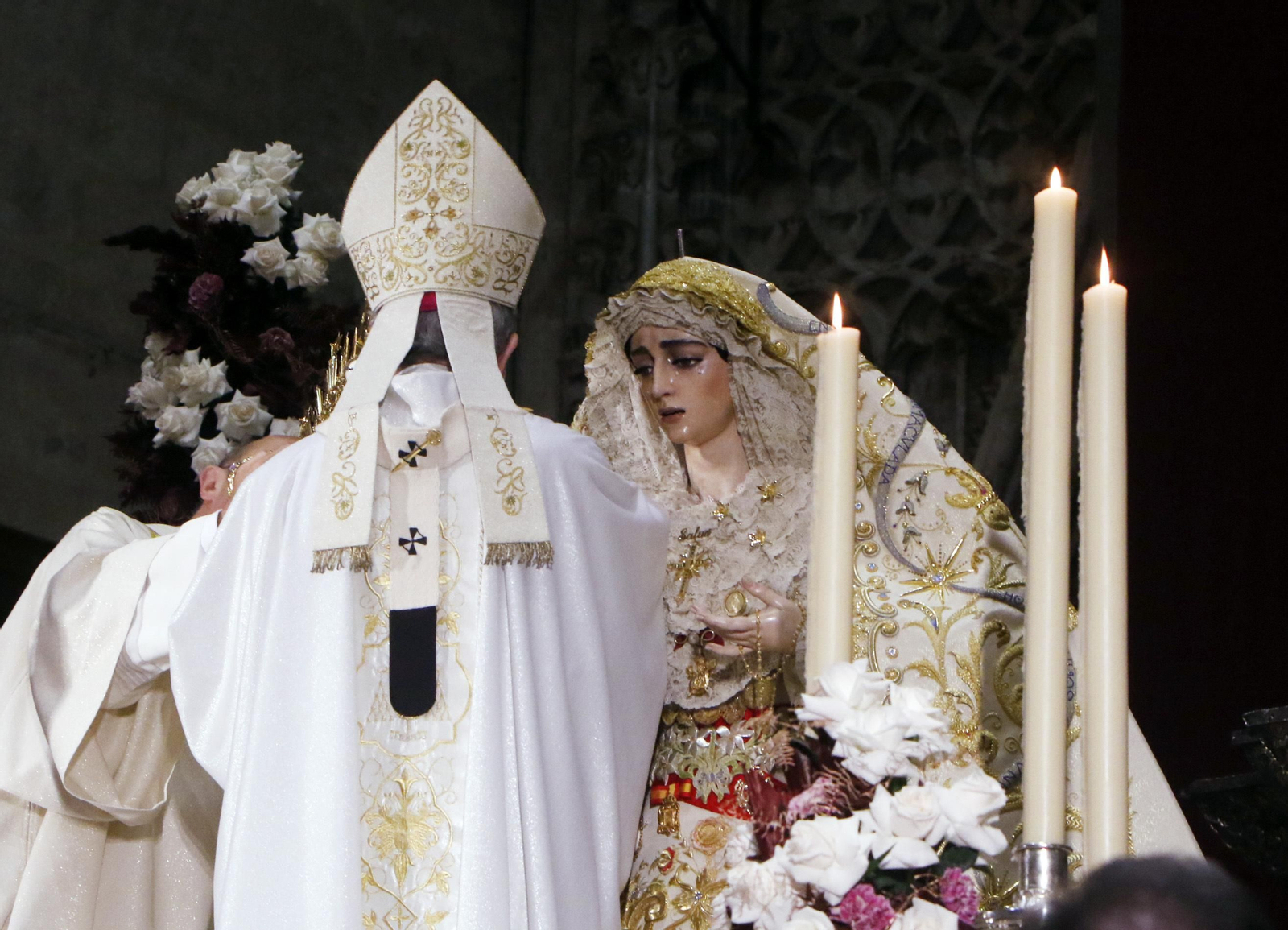 La coronación y el regreso de la Virgen de la Salud, en imágenes