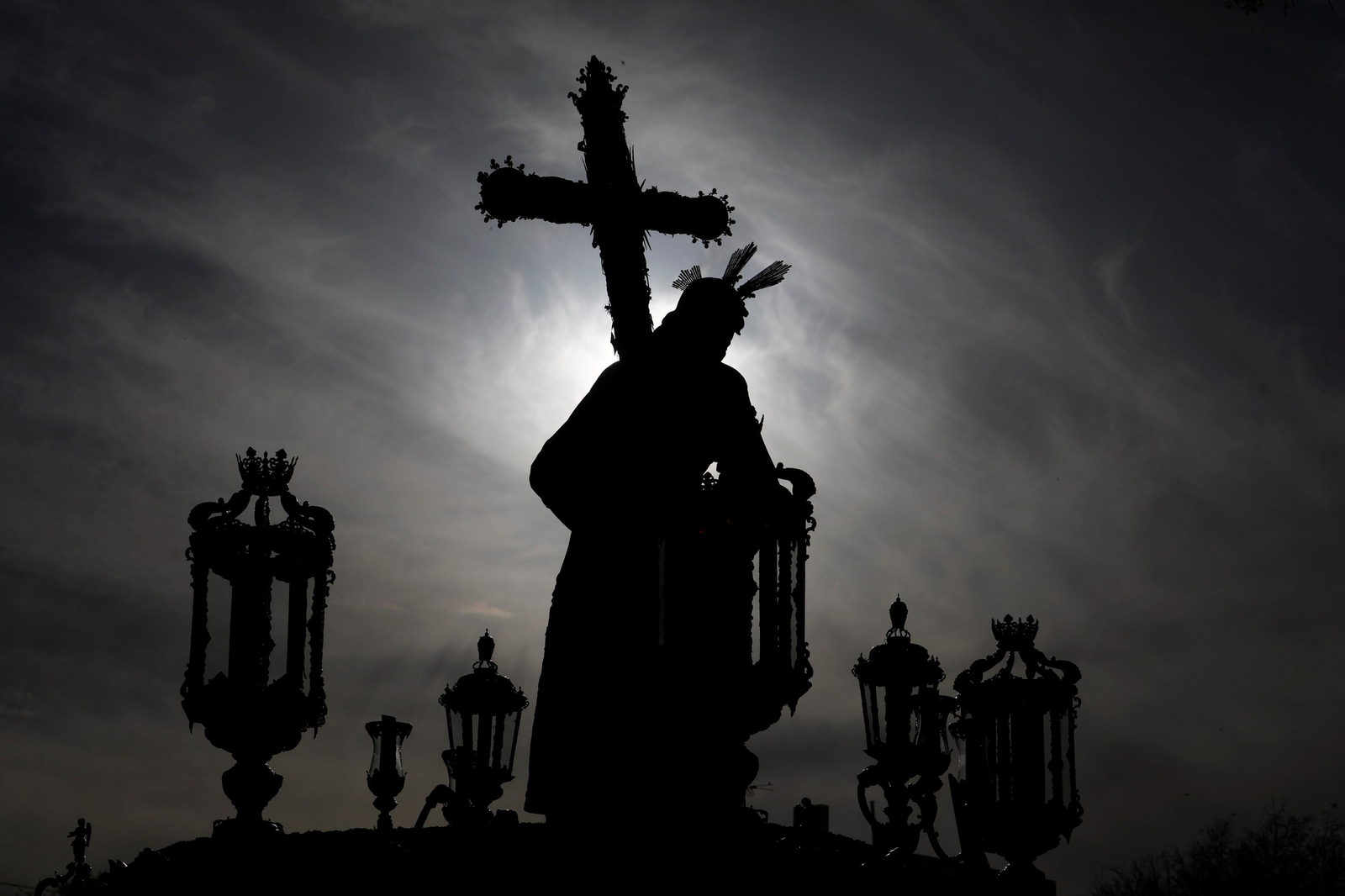 Lunes Santo en Córdoba: la procesión de Vera-Cruz, en imágenes