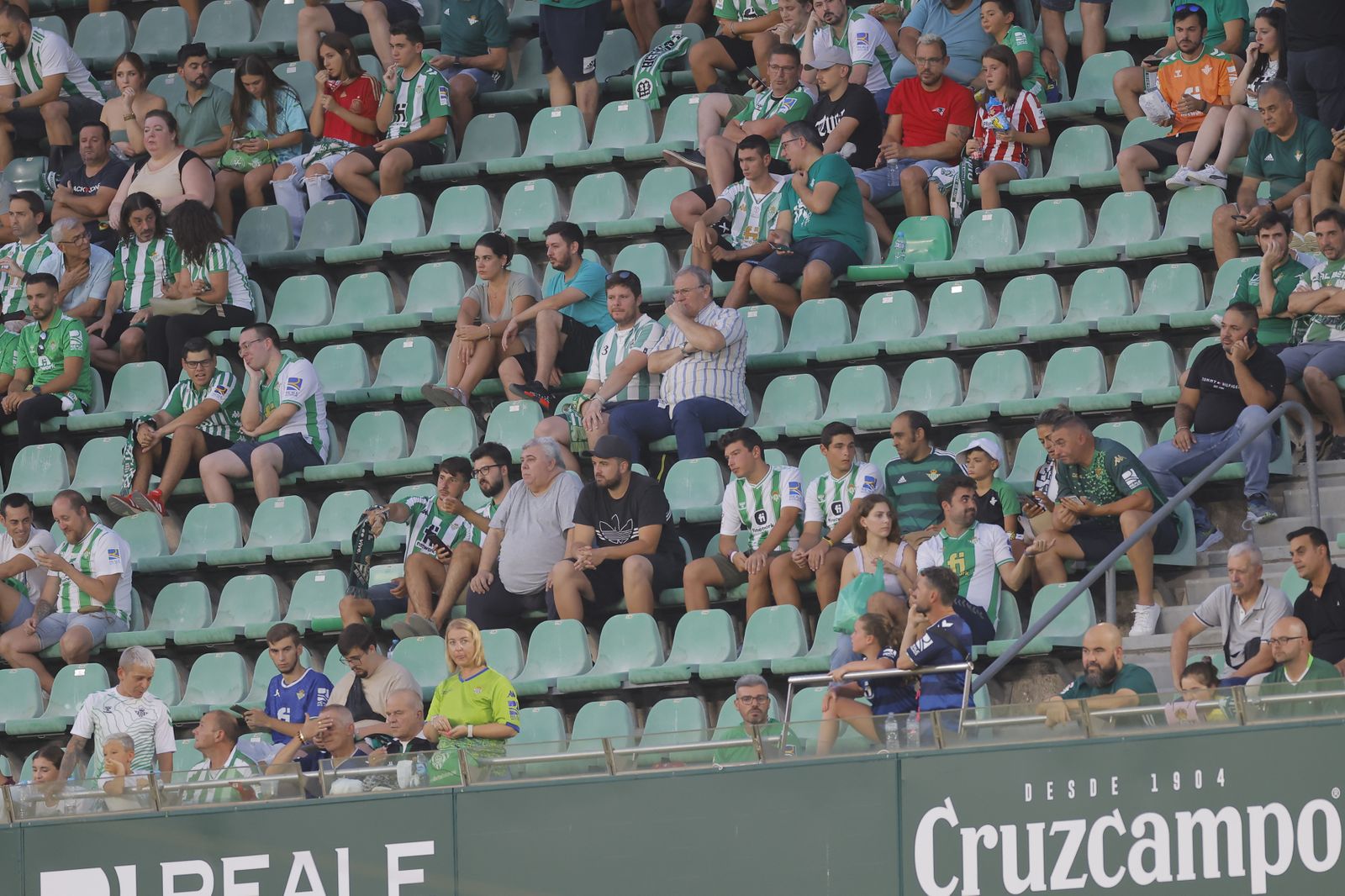 Búscate en las fotos del Betis-Atlético de Madrid