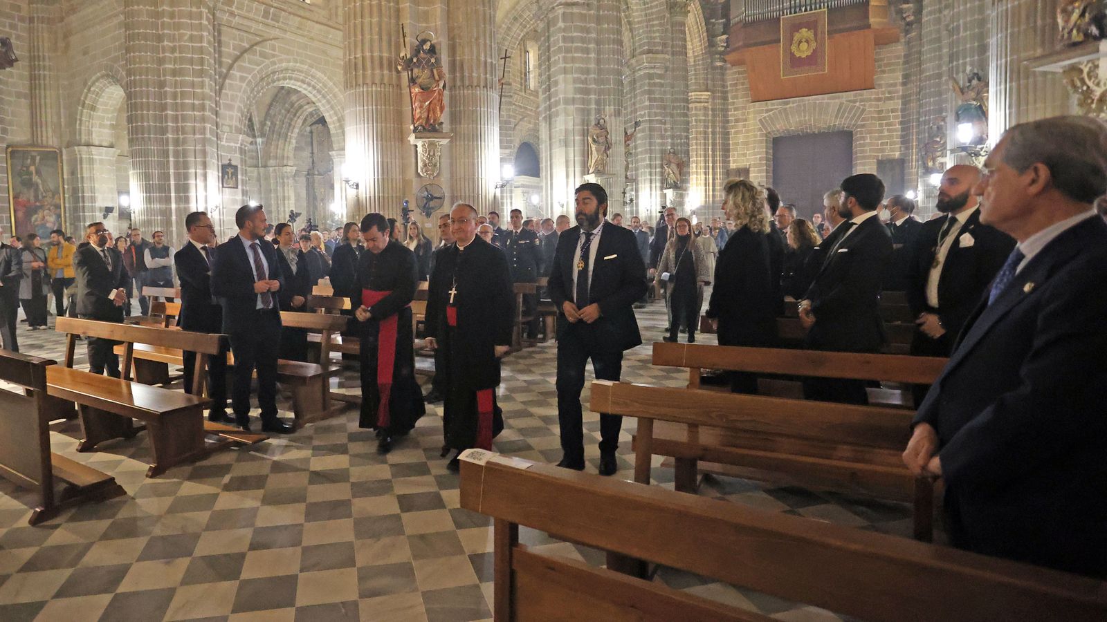 Vía Crucis de las hermandades con Nuestro Padre Jesús del Consuelo en la Catedral