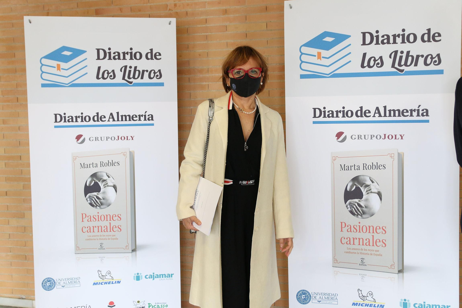 Fotogalería Diario de los Libros, con Marta Robles y su obra 'Pasiones carnales'