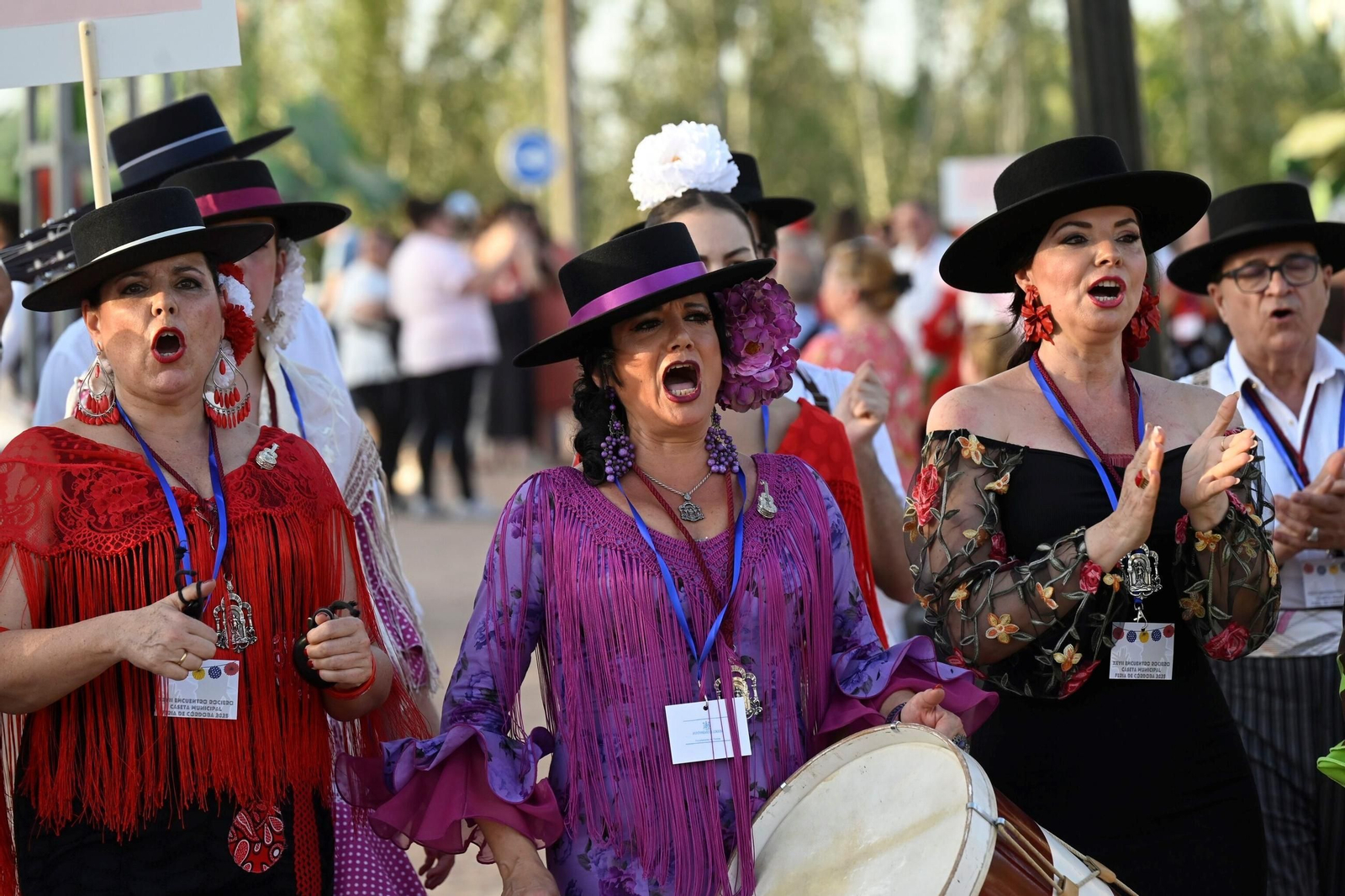 El pasacalles de coros rocieros en la Feria de Córdoba