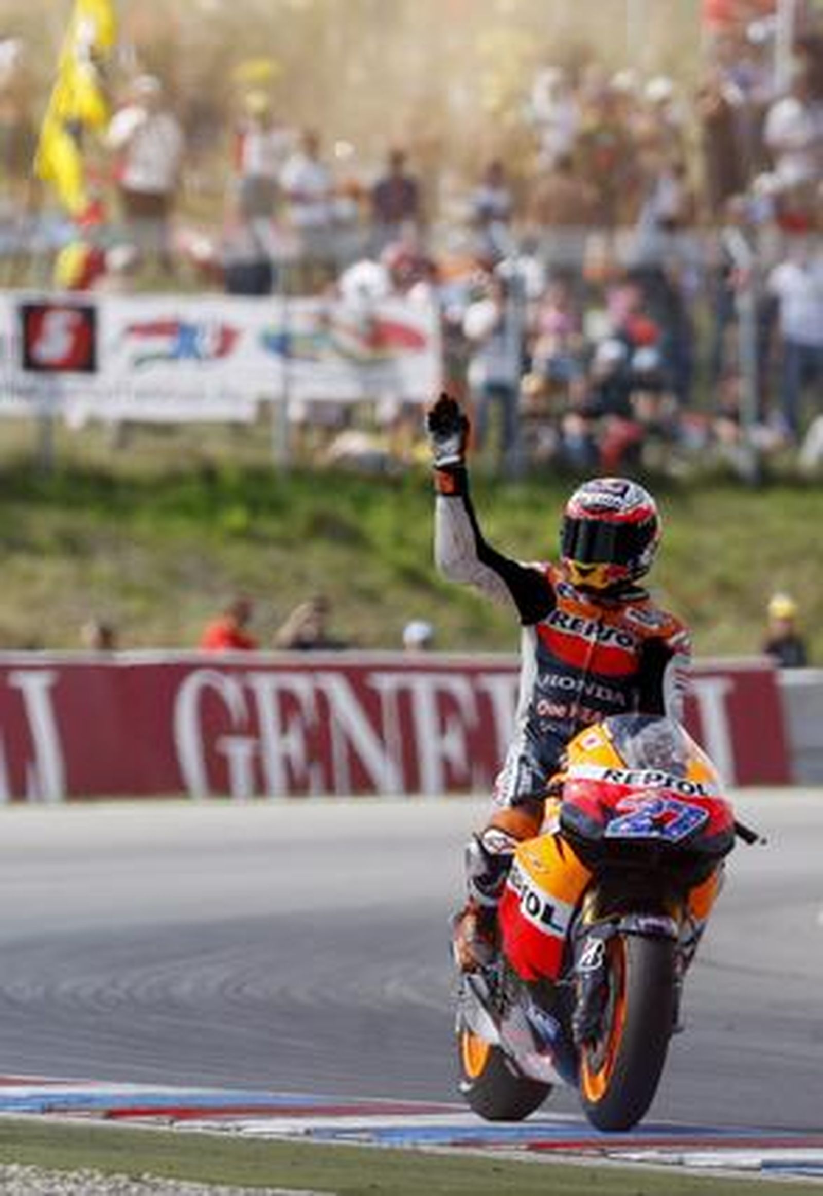 Stoner vence en Brno y acrecienta su ventaja al frente del Mundial. / EFE