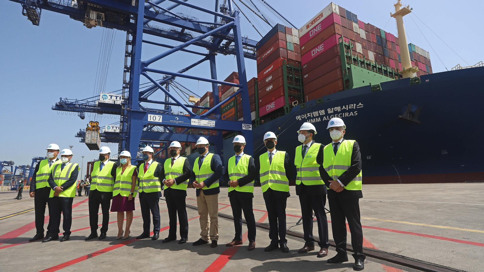 Fotos de la llegada del HMM Algeciras a TTIA