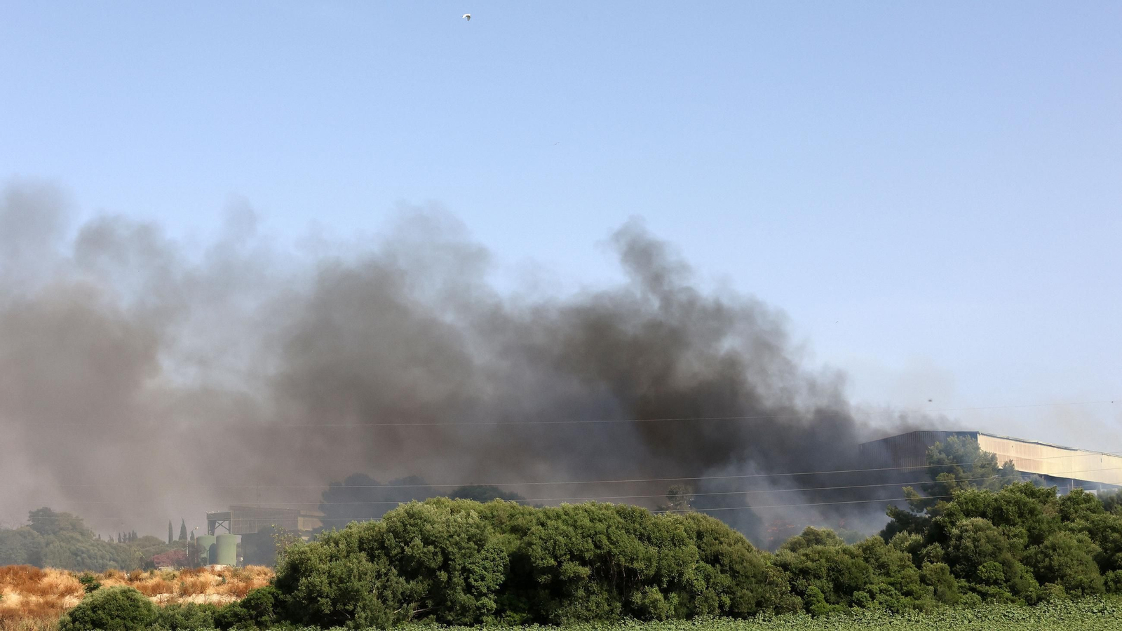 Imágenes del incendio en la planta de Las Calandrias en Jerez