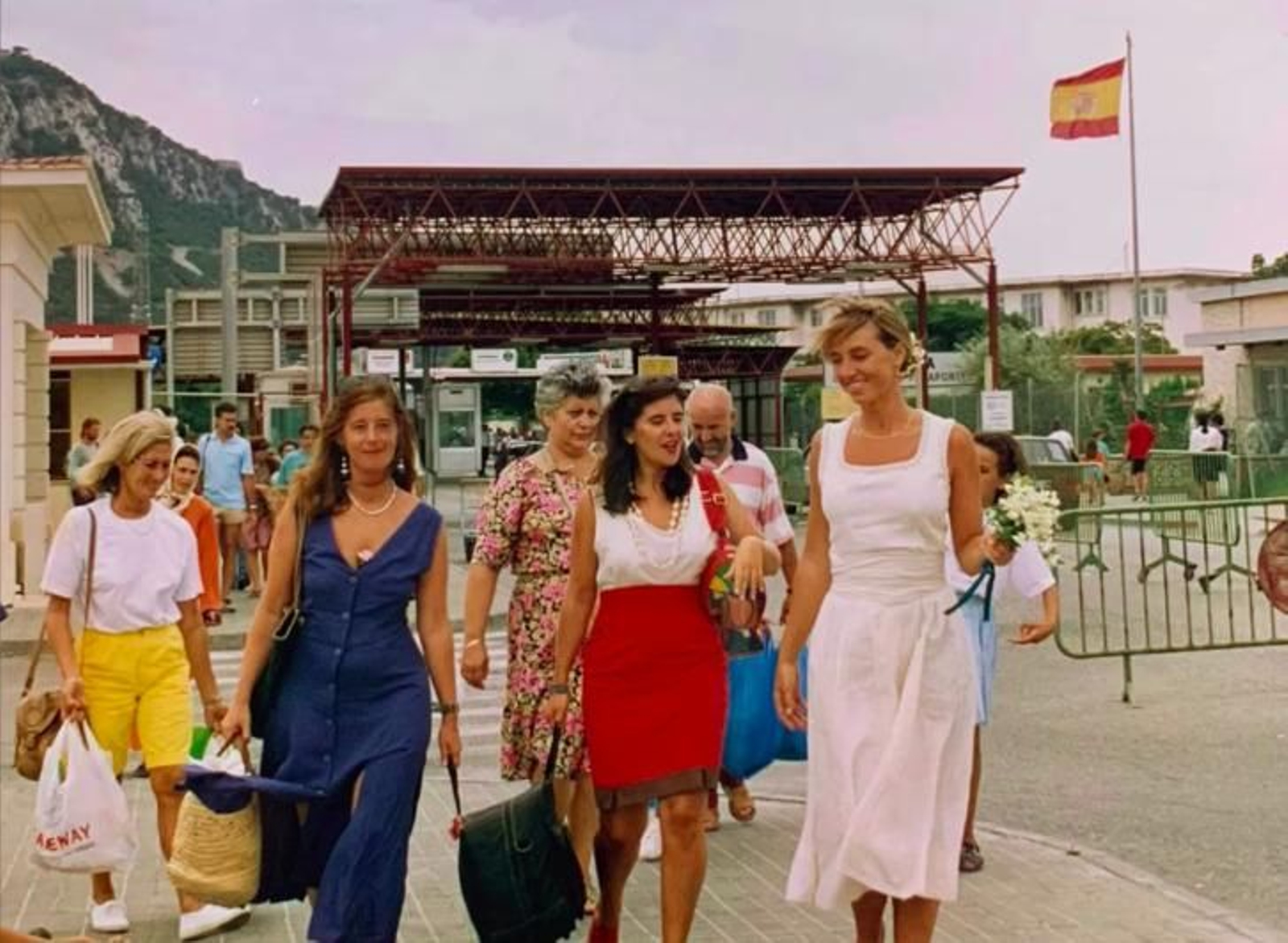 Mariola Orellana en la frontera entre Gibraltar y La Línea