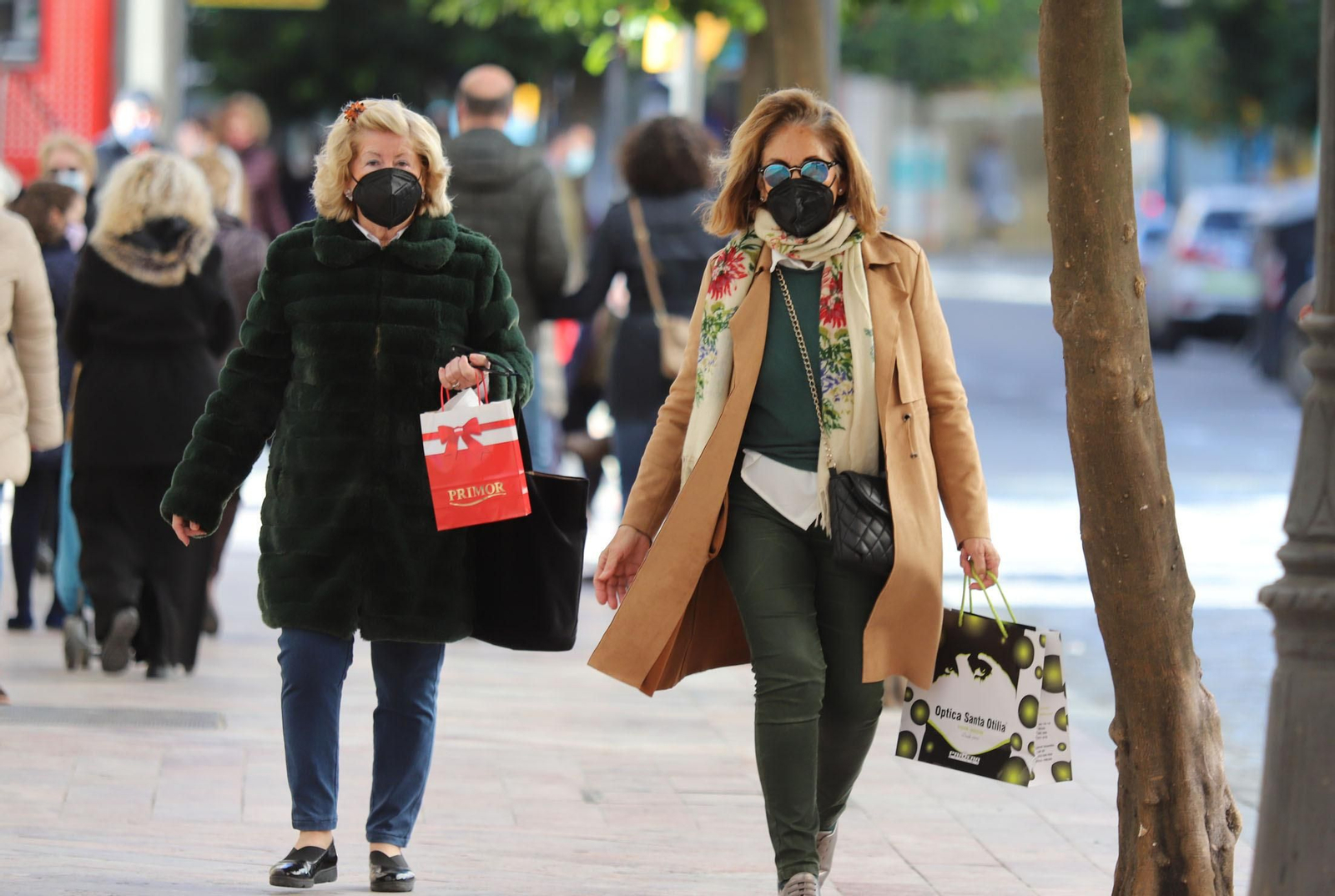 Jornada de frío intenso en las calles de Huelva