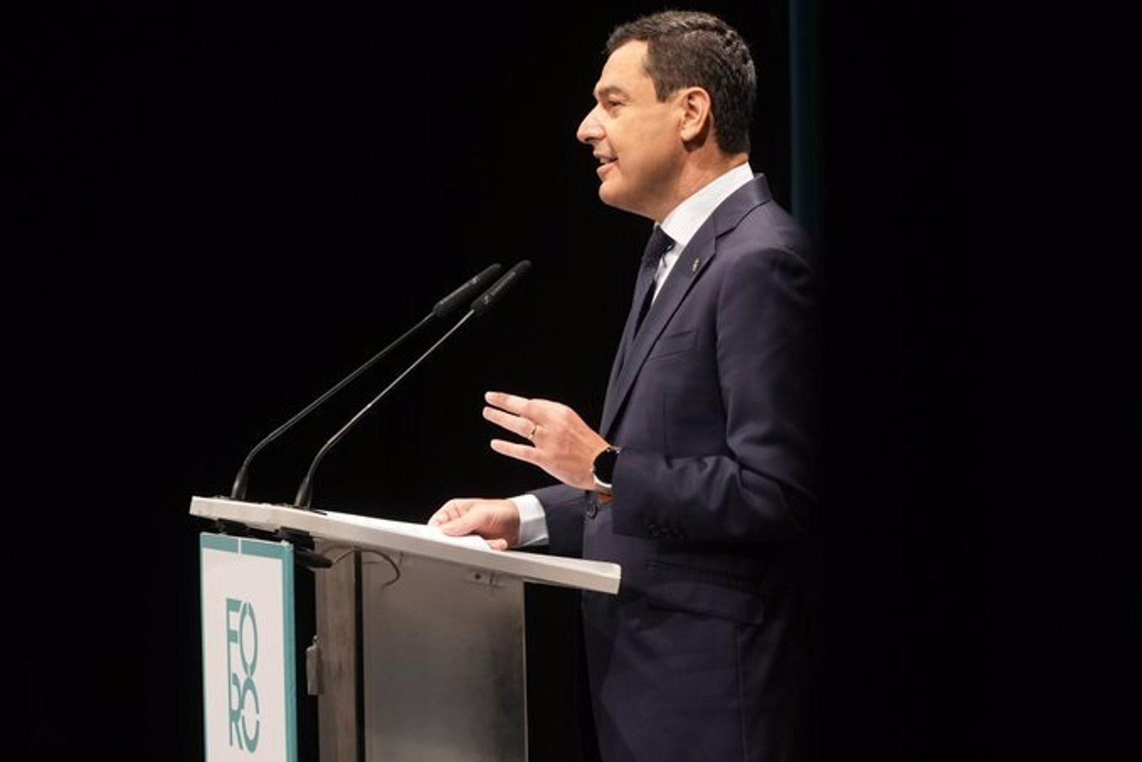 El presidente de la Junta, Juanma Moreno, este lunes en Huelva.