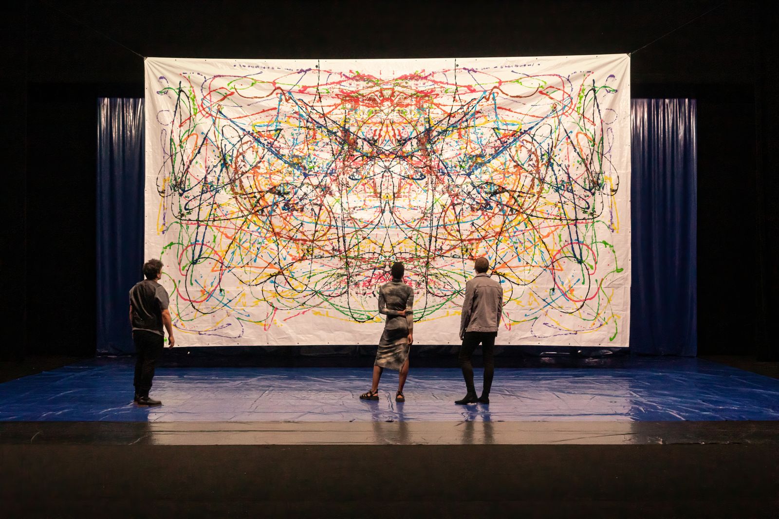 Una imagen del mural que realizan los propios intérpretes en 'Una imagen interior'.